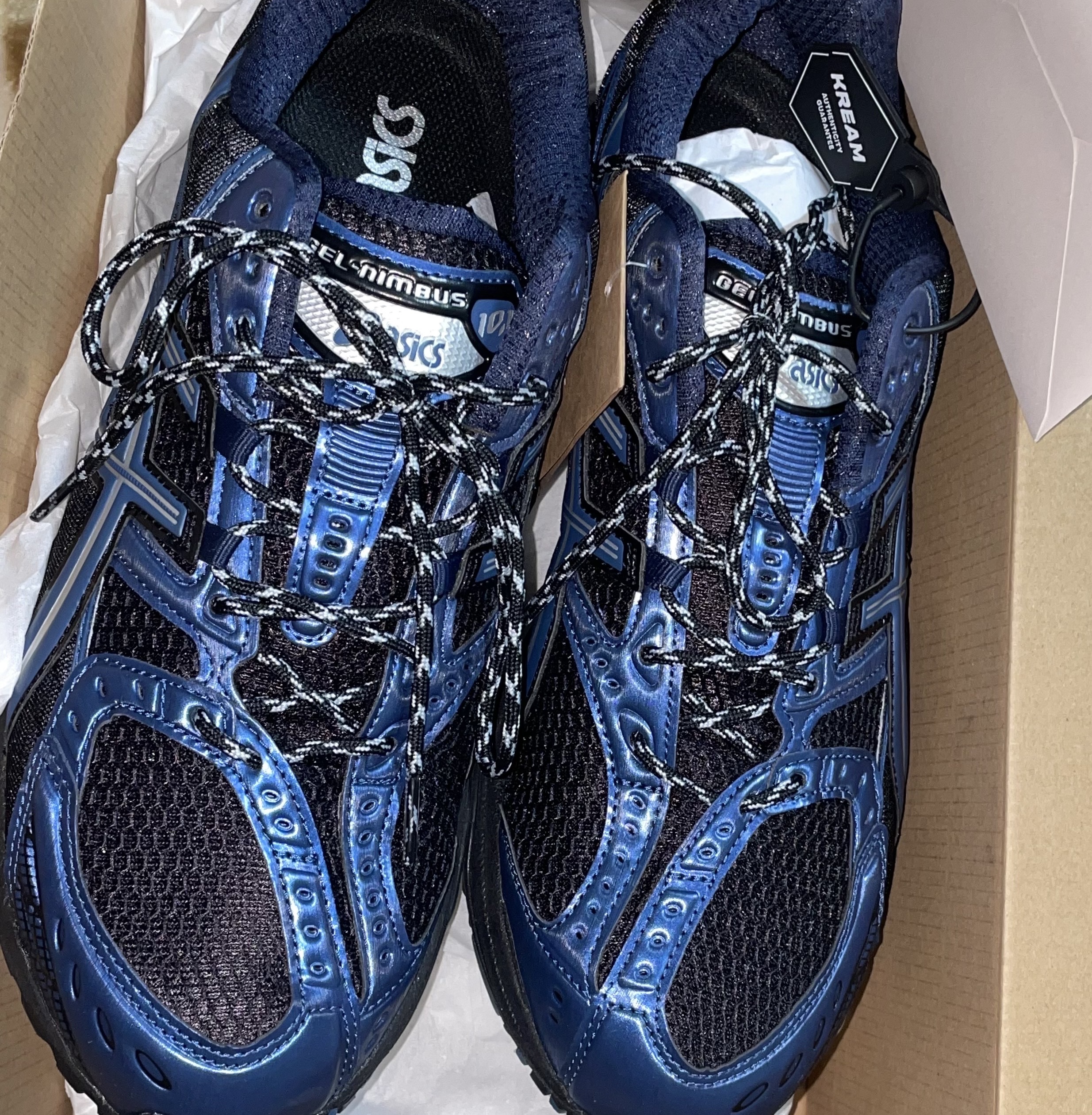 Asics Gel-Nimbus 10.1 Black Grand Shark 착용 스타일 - 3