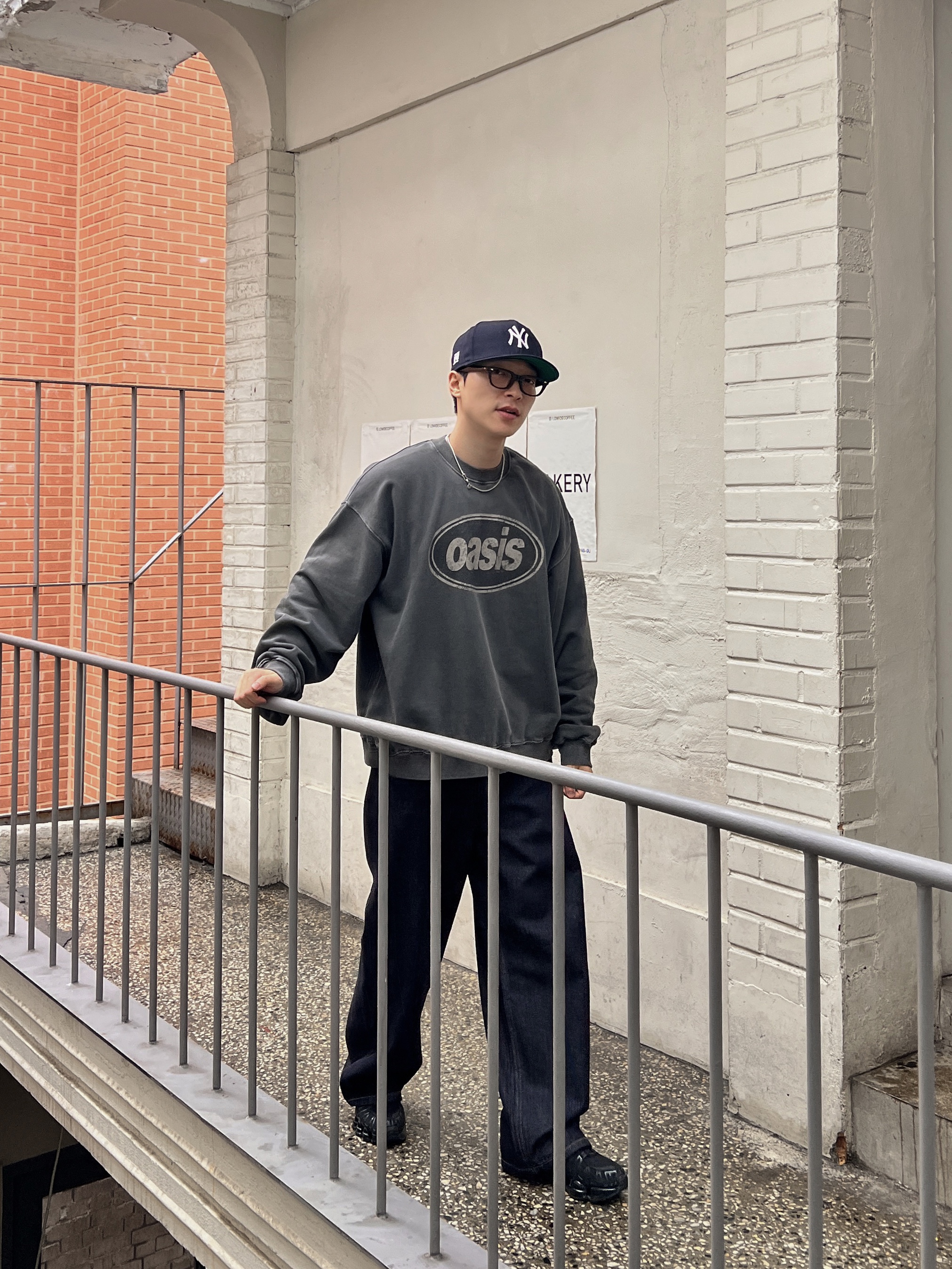 (W) Nike Shox TL Black and Max Orange, Thisisneverthat x New Era x MLB New York Yankees 59Fifty Classic Navy 착용 스타일 - 1