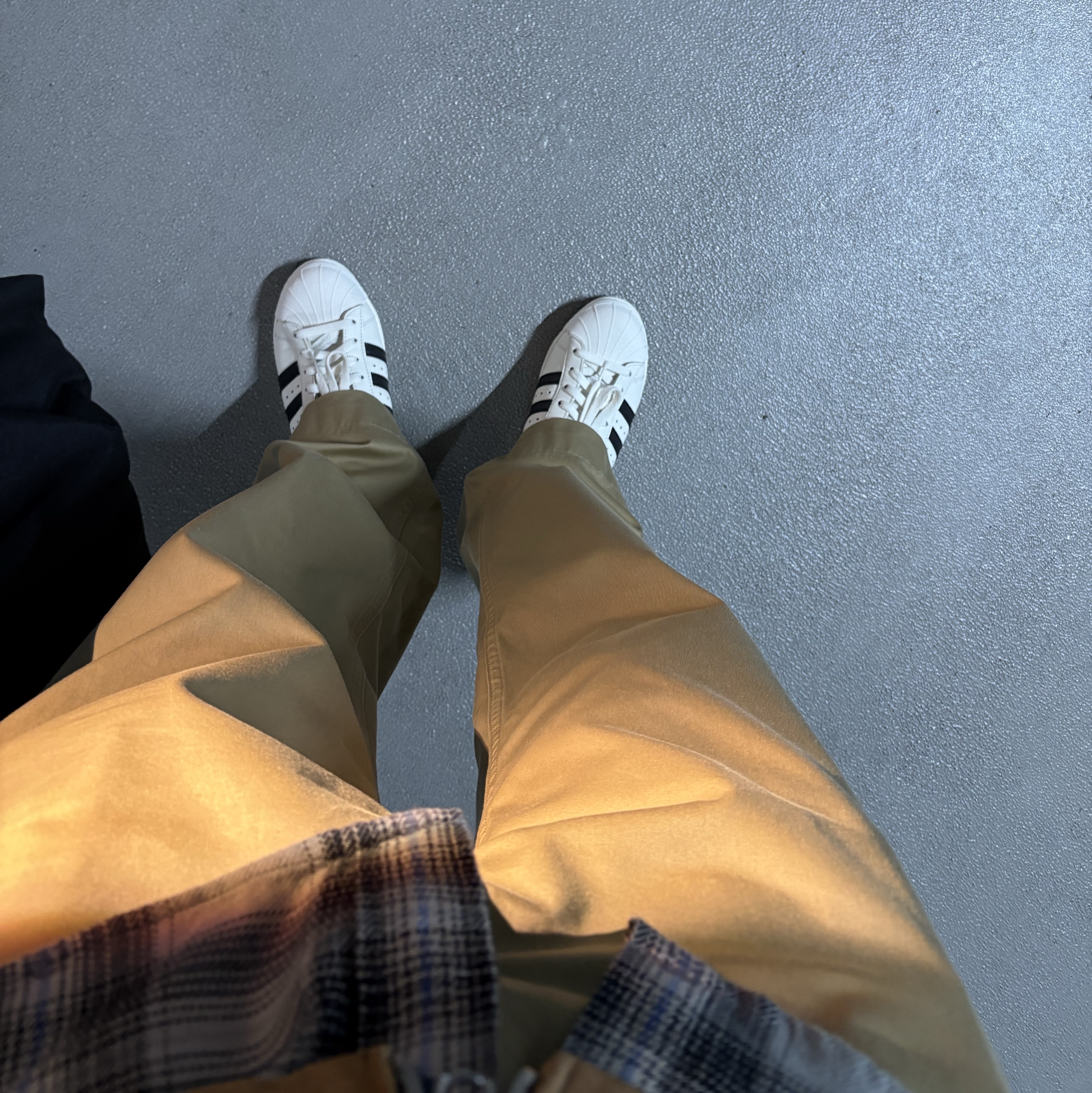 Stussy Motif Plaid Shirt Grey, Adidas x JJJJound Superstar 82 Made in Germany Off White Core Black 착용 스타일