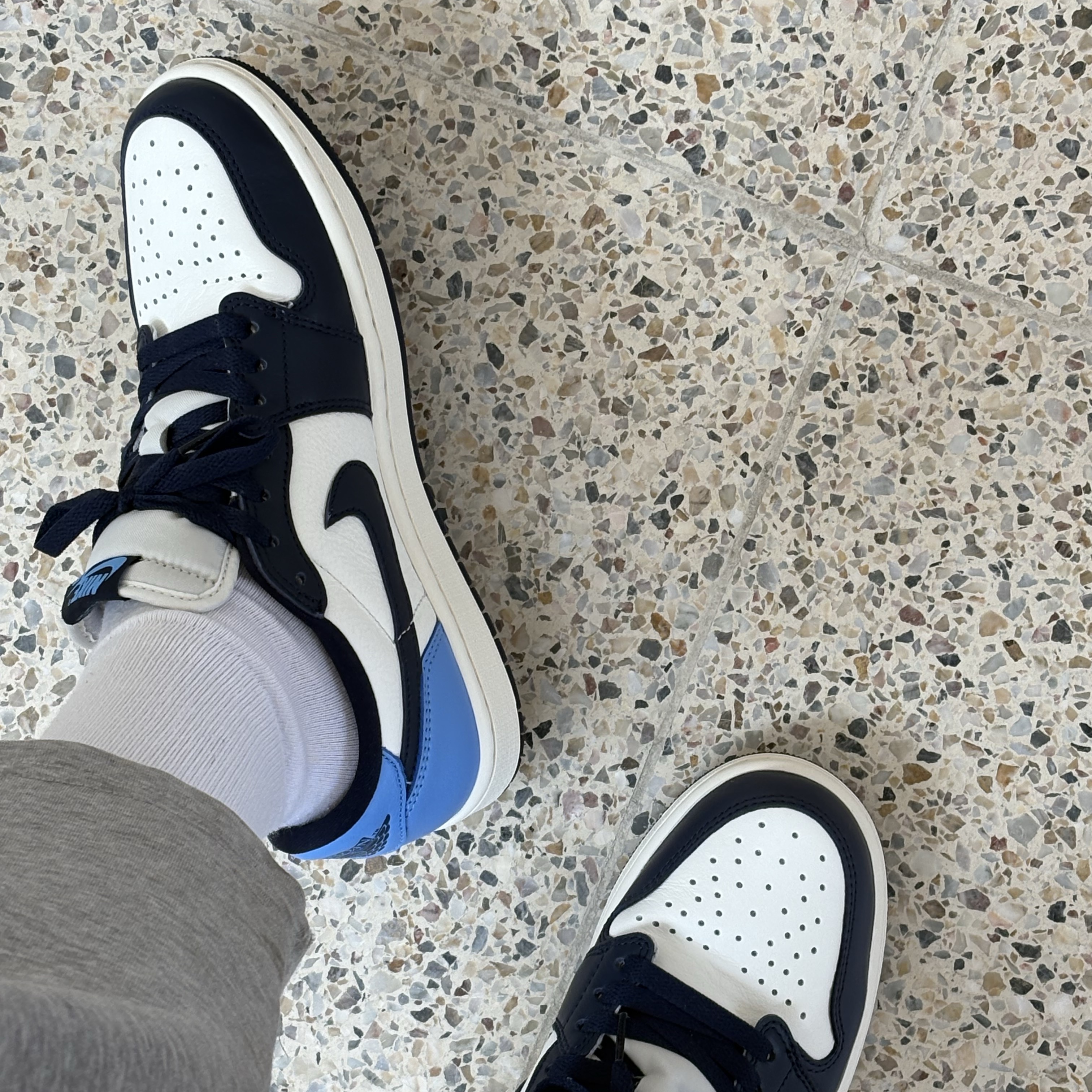 Jordan 1 Low Obsidian 착용 스타일 - 1