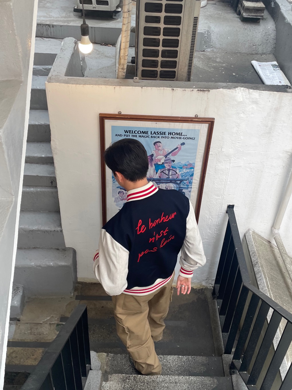 STU Embroidery Wool Stripe Varsity Navy 착용 스타일 - 3