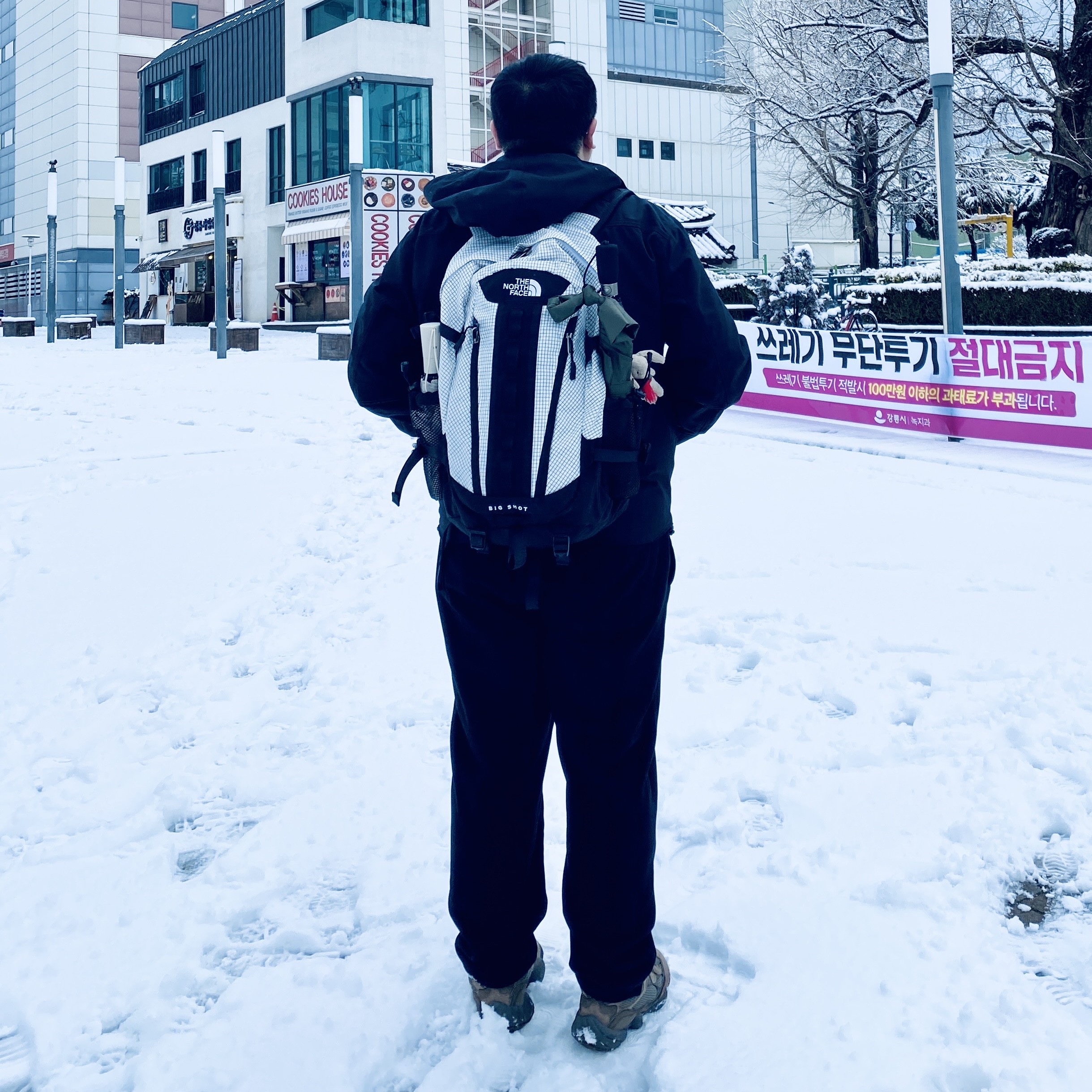 The North Face Big Shot White 착용 스타일