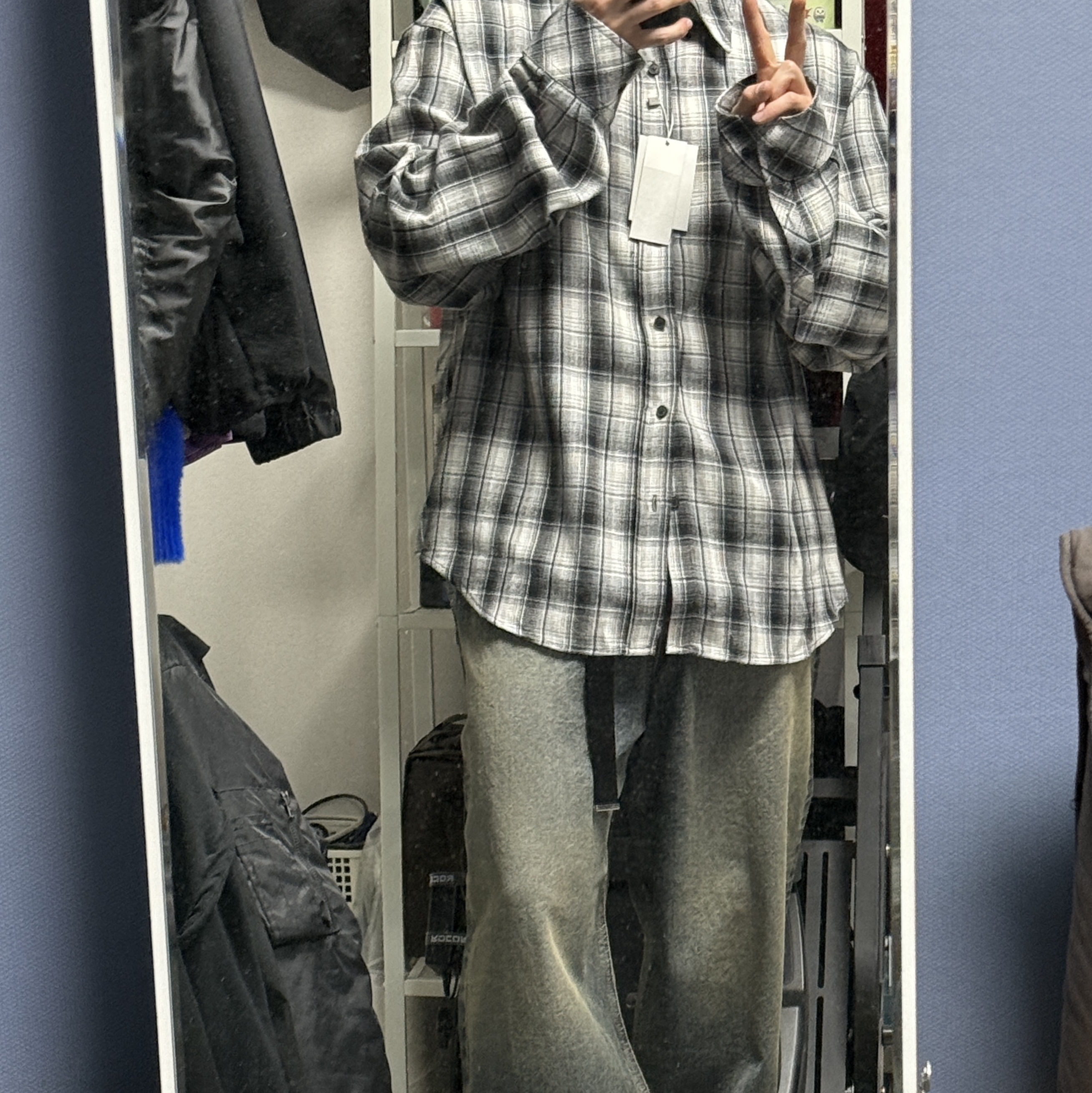 Undermycar Mu.26 Anti Fxxking Logo Play Brush Washed Wide Jeans Oil Blue 착용 스타일