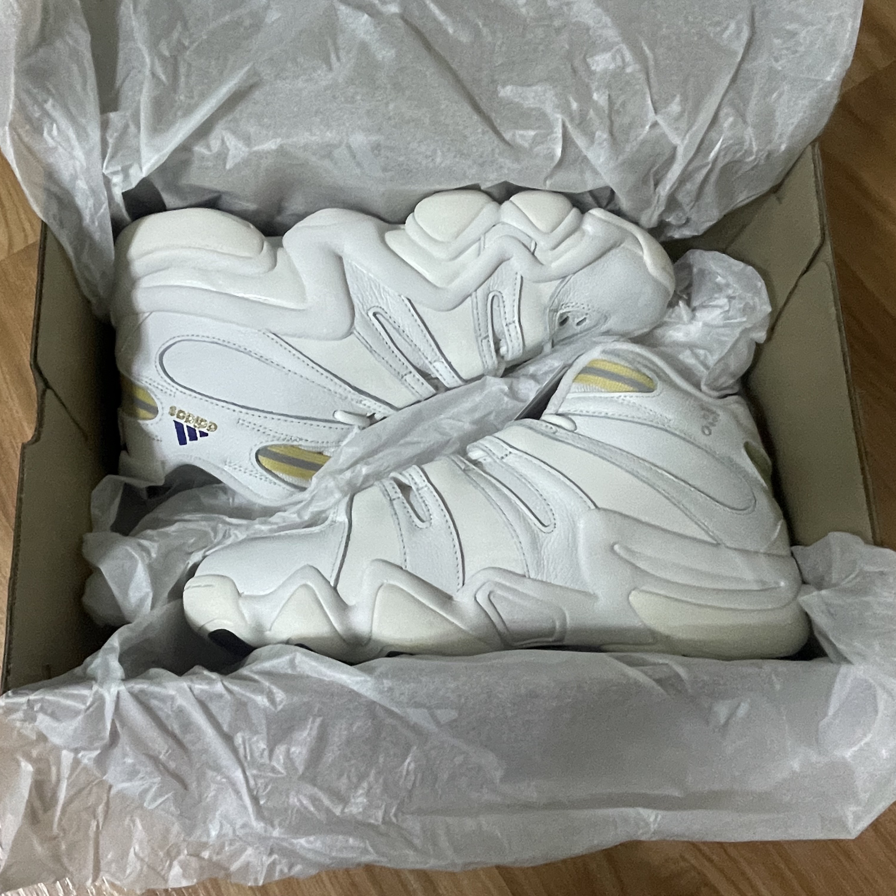 Adidas Crazy 8 Black White 착용 스타일 - 3
