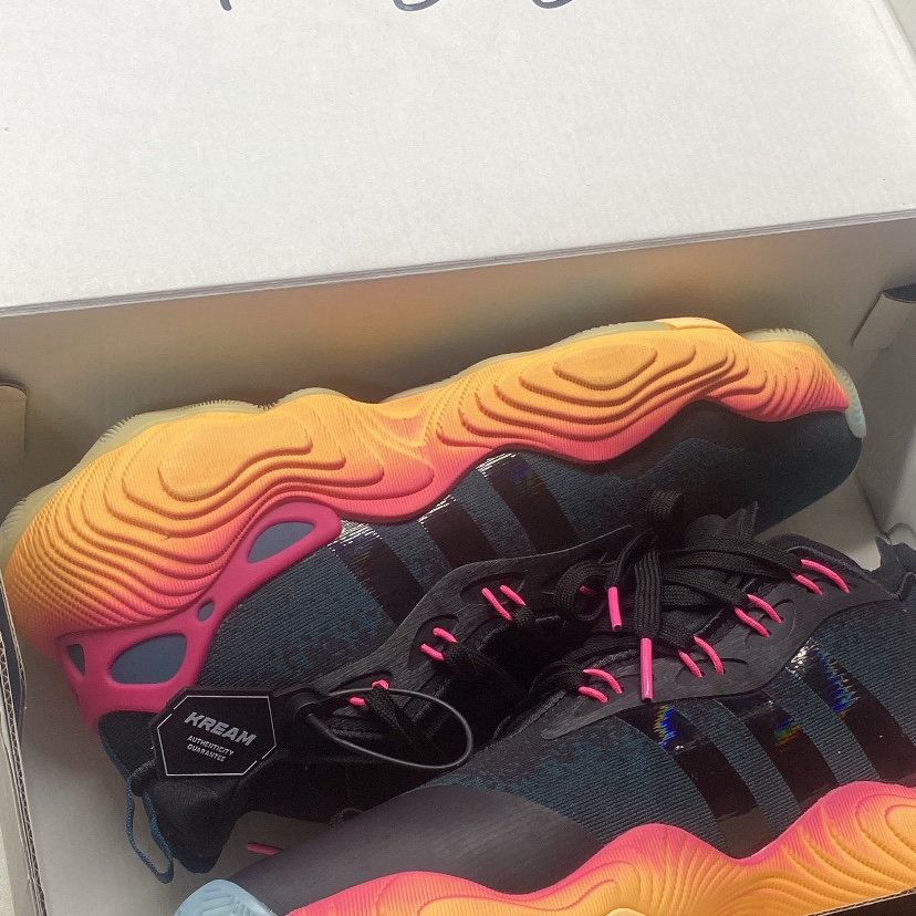 Adidas Trae Young 3 Core Black Acid Orange 착용 스타일 - 1