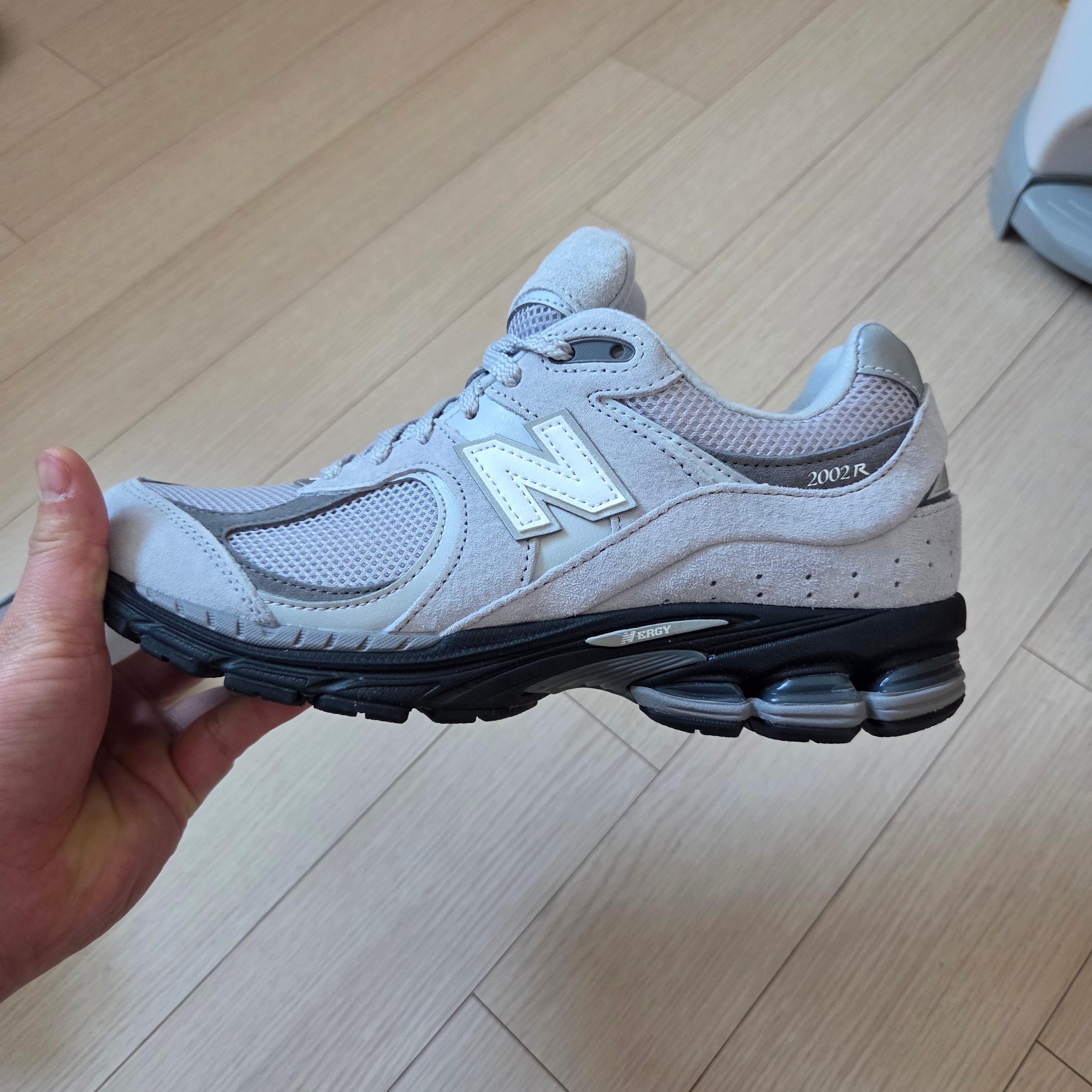 New Balance 2002R Grey Black - JD Sports Exclusive 착용 스타일 - 2