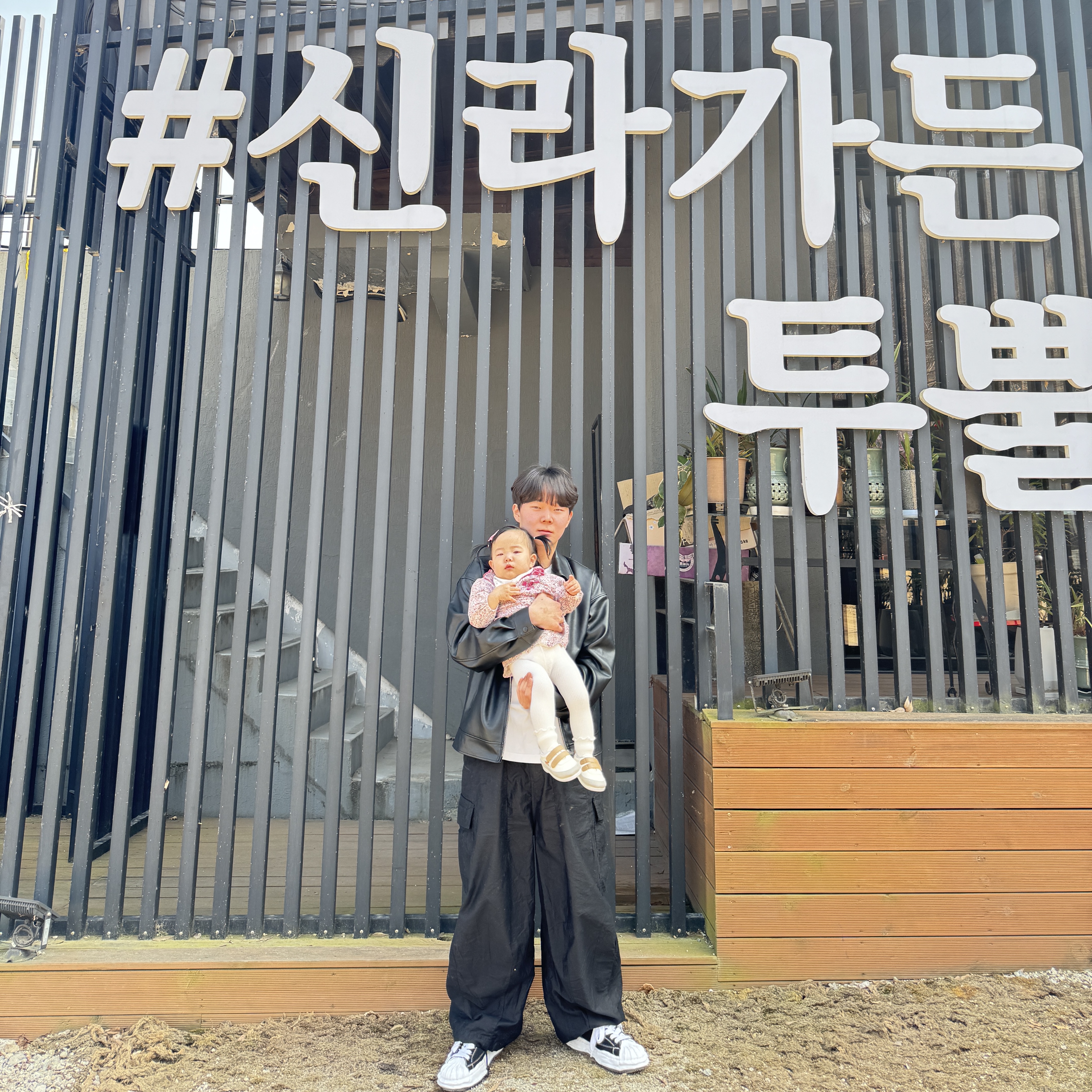 Needles H.D. BDU Pants Black, Maison Mihara Yasuhiro Blakey OG Sole Canvas Low-top Sneakers Black White 착용 스타일 - 1