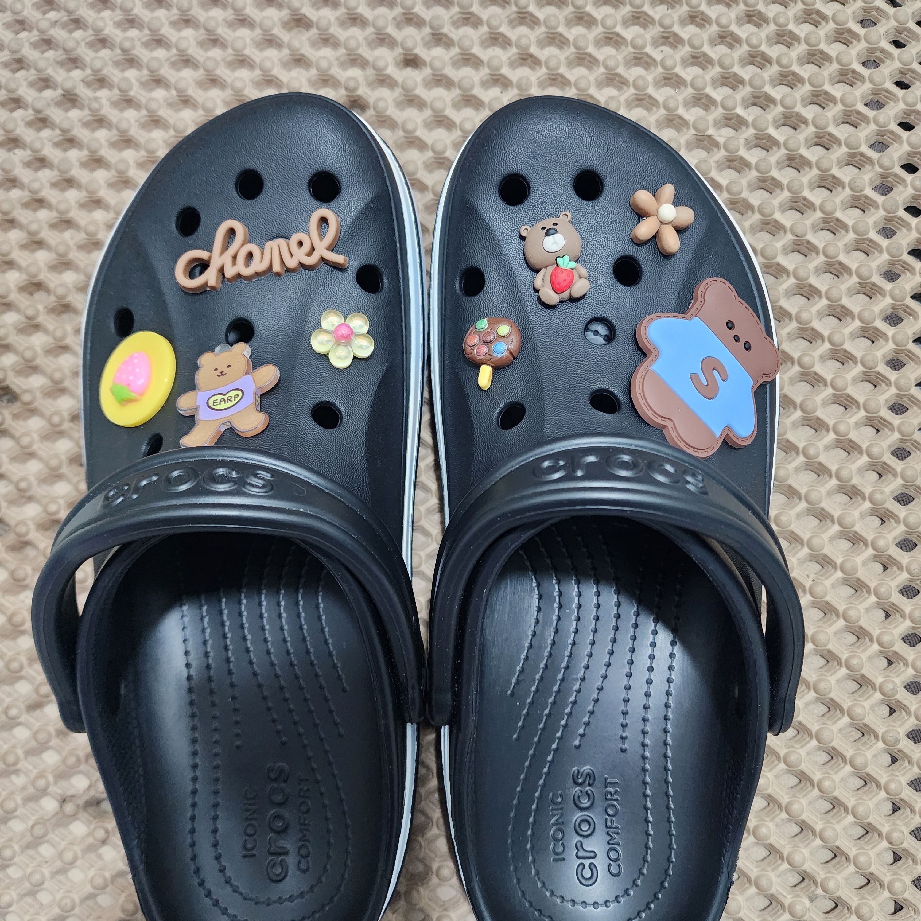 Crocs Bayaband Clog Black White 착용 스타일