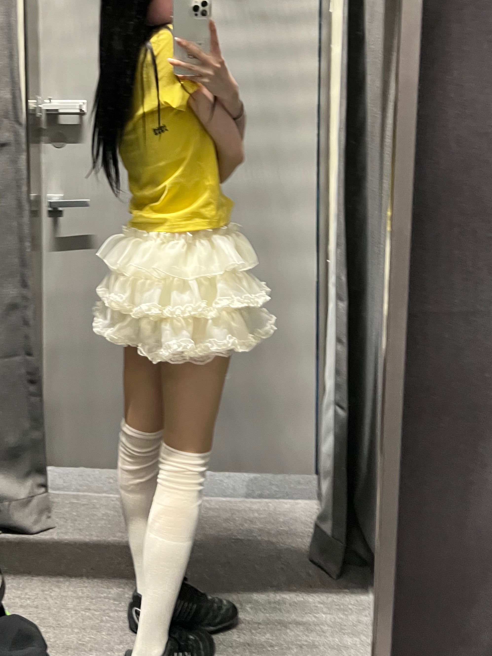 Sansan Gear Chan T-Shirt Yellow 착용 스타일 - 1