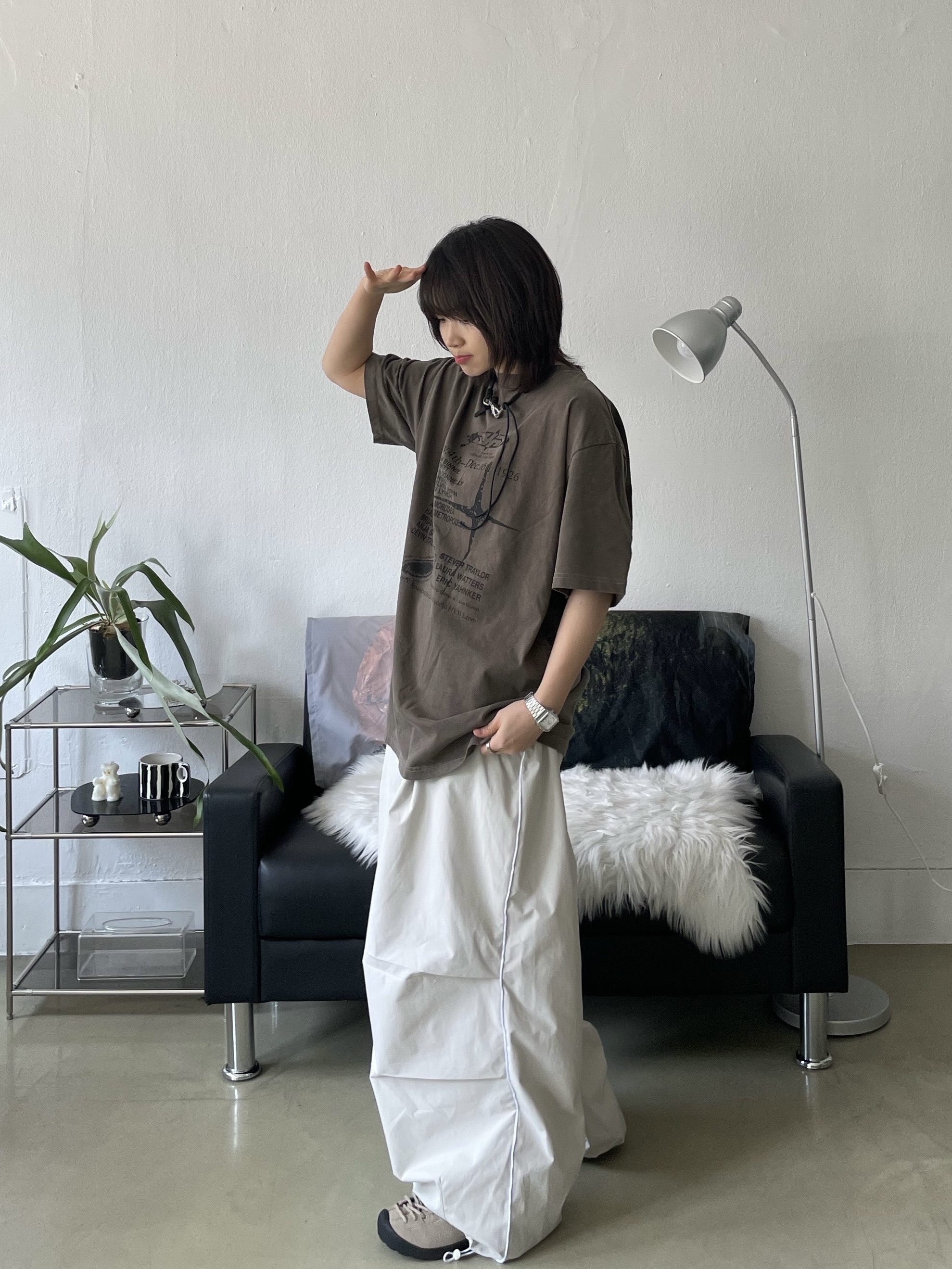 (W) Keen Jasper Suede Sneakers Silver Mink, Our Legacy Ladon Leather Keychain Black 착용 스타일 - 1