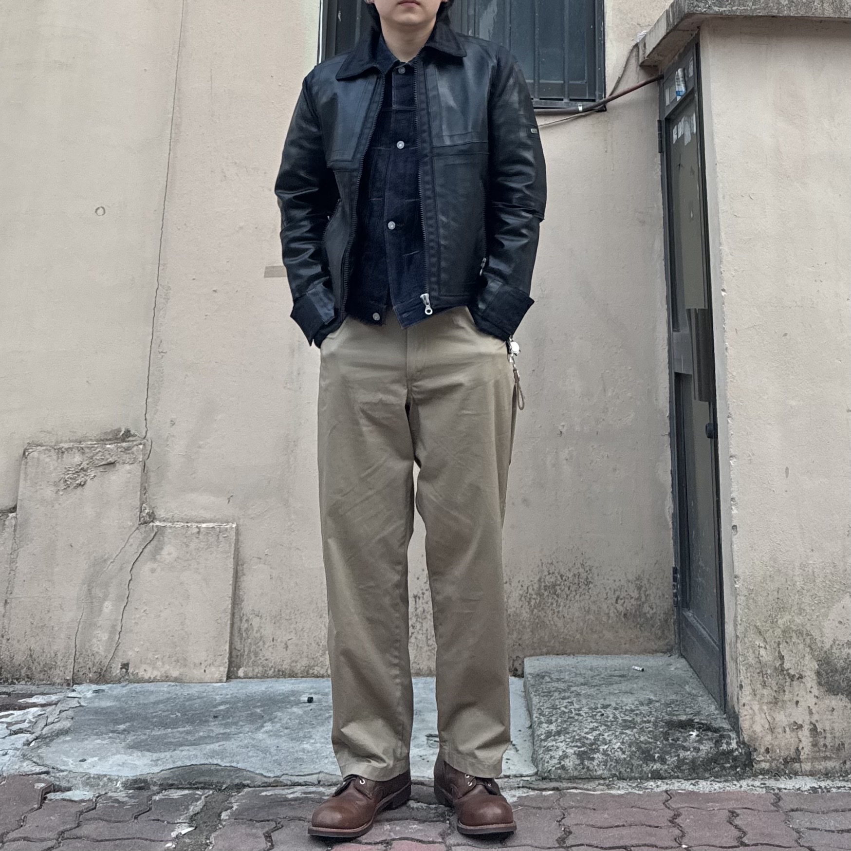 Red Wing Iron Ranger 8111 Amber Harness - D, Uniqlo U Wide FIt Chino Pants Brown 착용 스타일 - 3