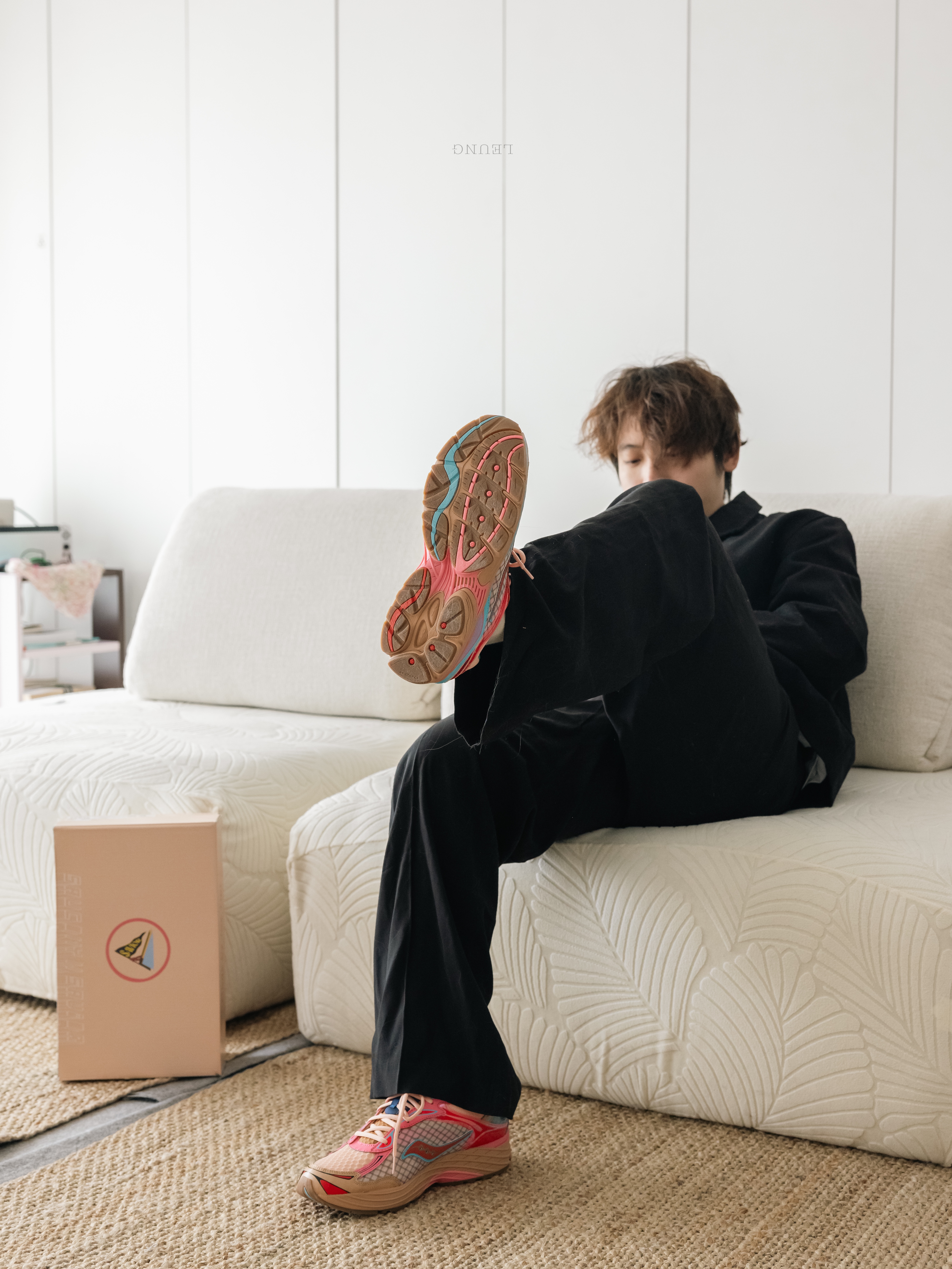 Saucony x Jae Tips ProGrid Omni 9 Pink Purple 착용 스타일 - 4