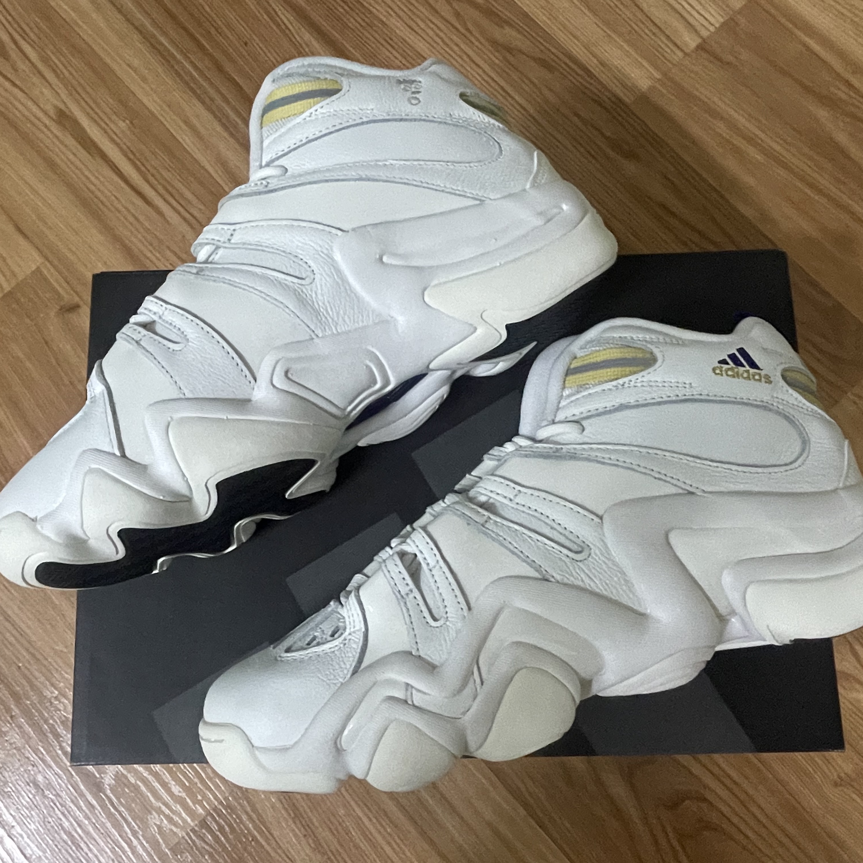 Adidas Crazy 8 Black White 착용 스타일 - 5