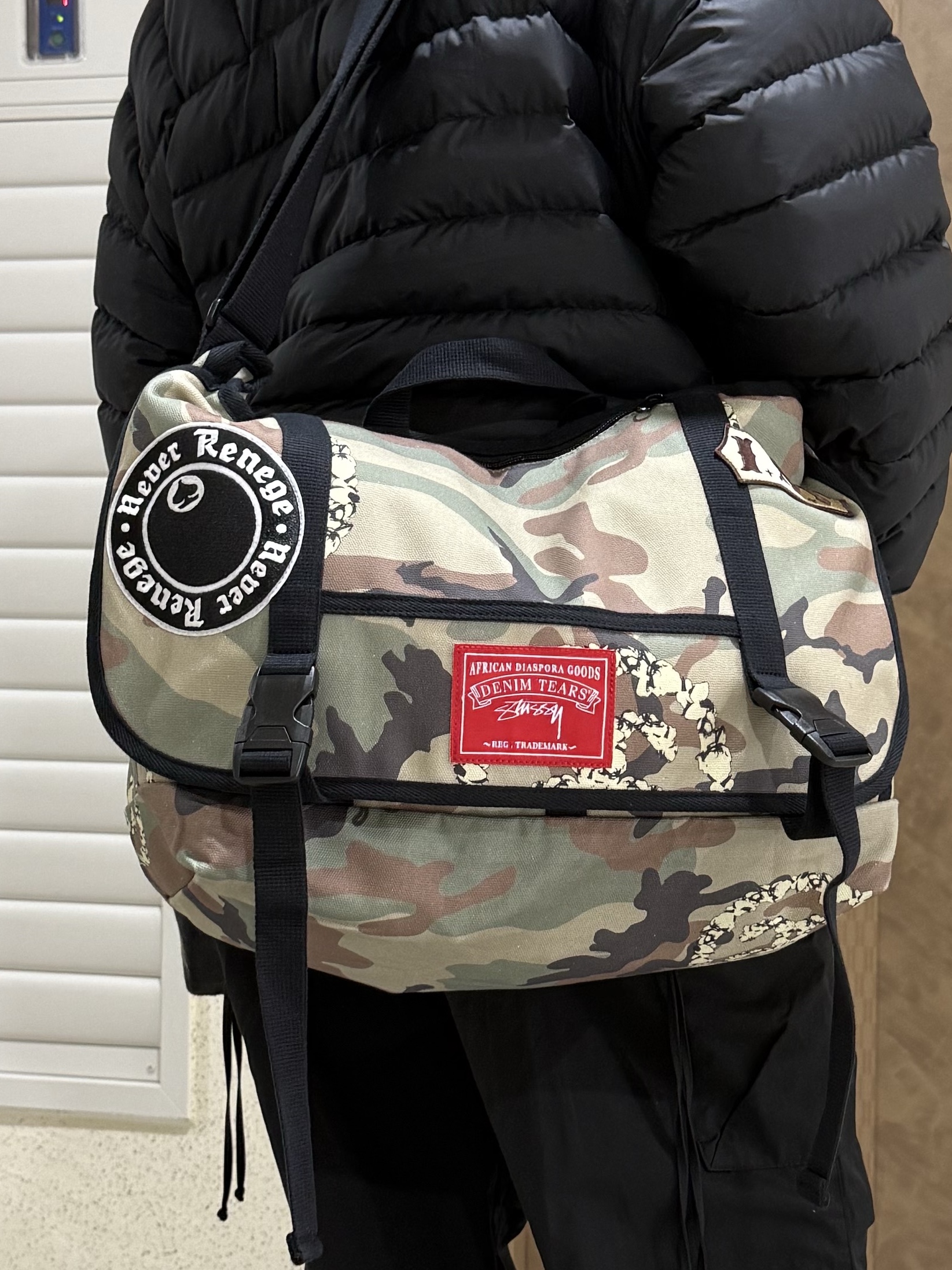 Stussy x Denim Tears Messenger Bag Camo, Supreme Micro Down Half Zip Hooded Pullover Black - 23FW 착용 스타일 - 3