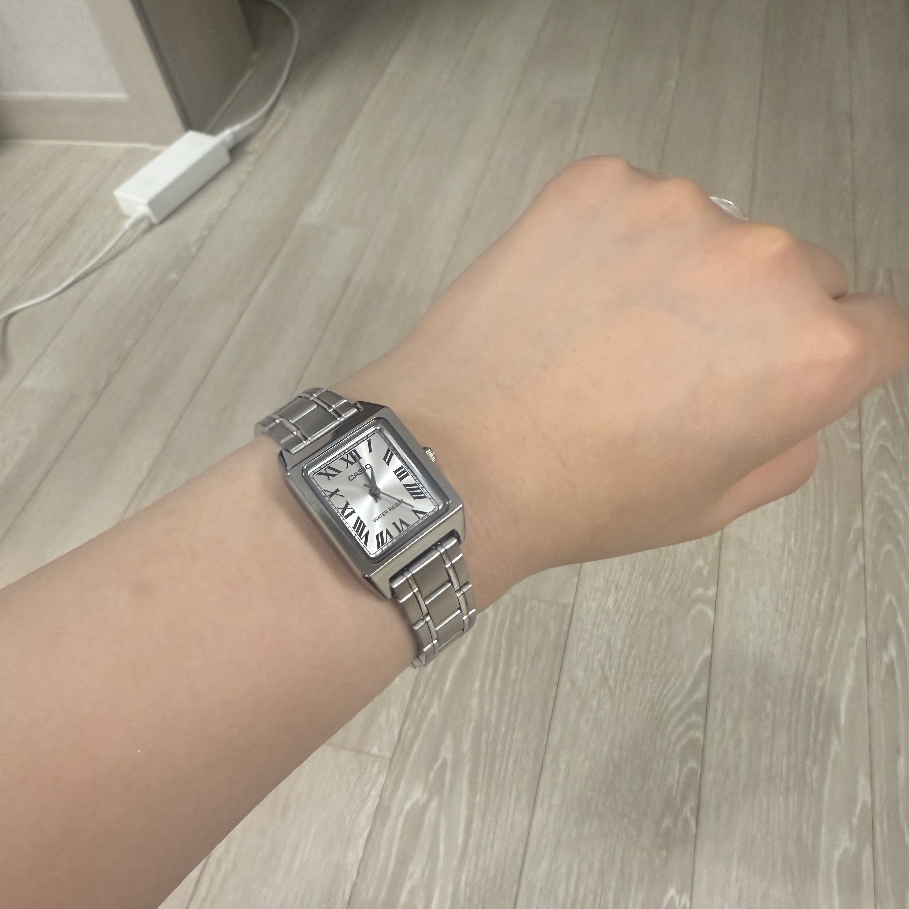 Casio LTP-V007D-7B 착용 스타일