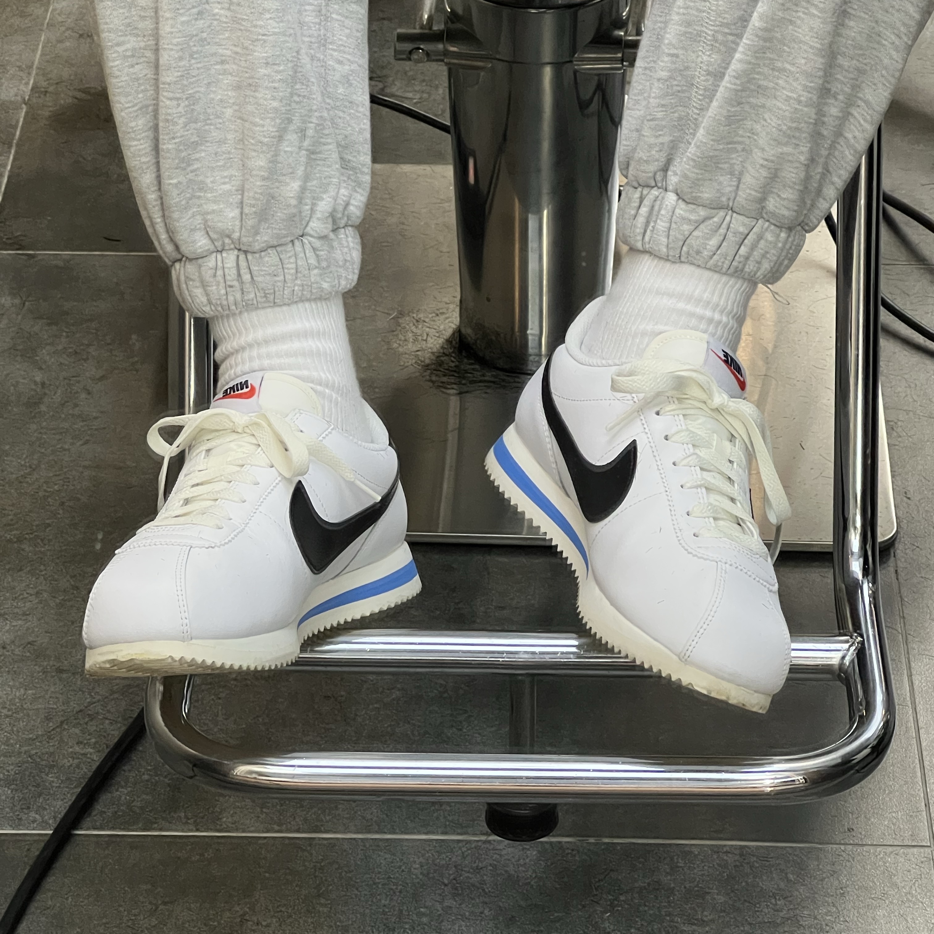 Nike Cortez White and Black 착용 스타일