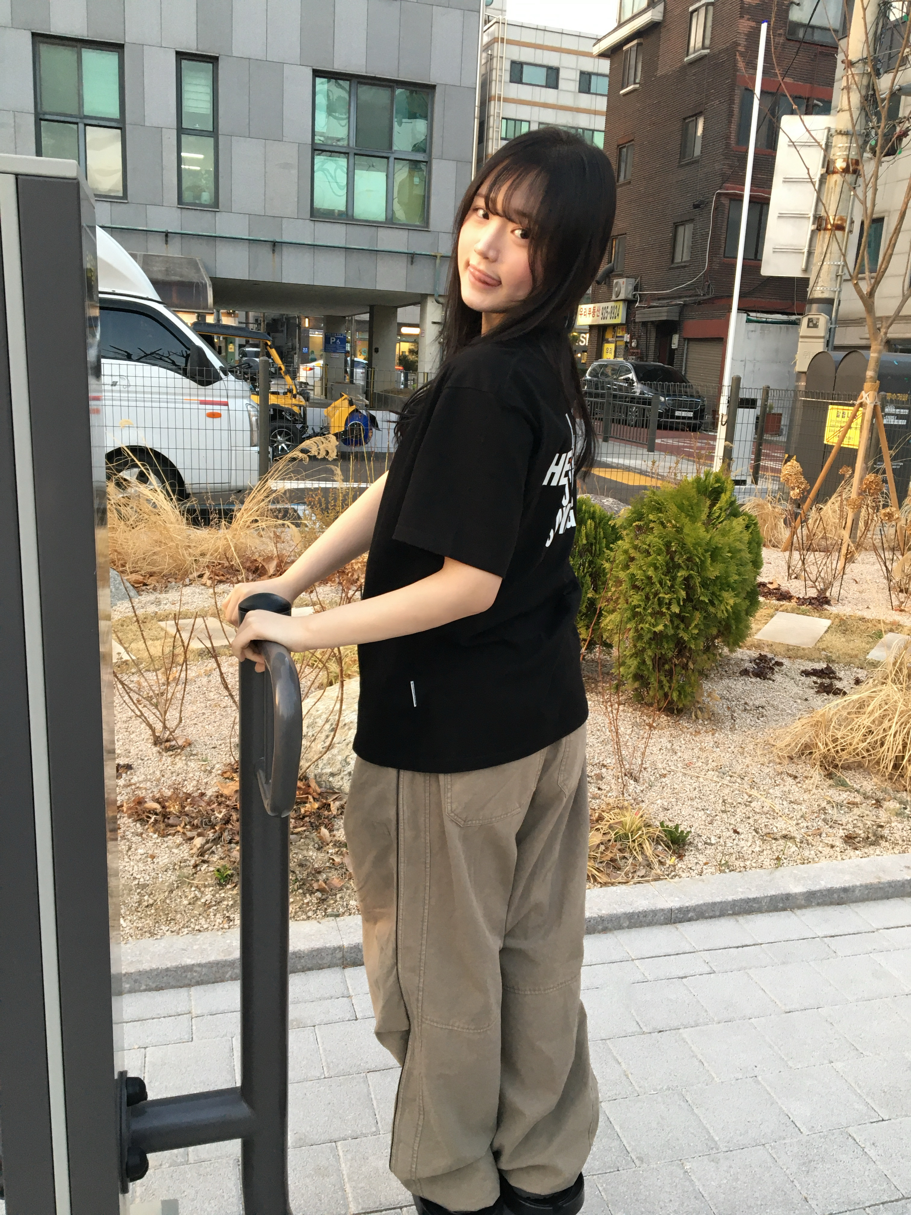 Thevinylhouse Star T-Shirt Black 착용 스타일 - 1