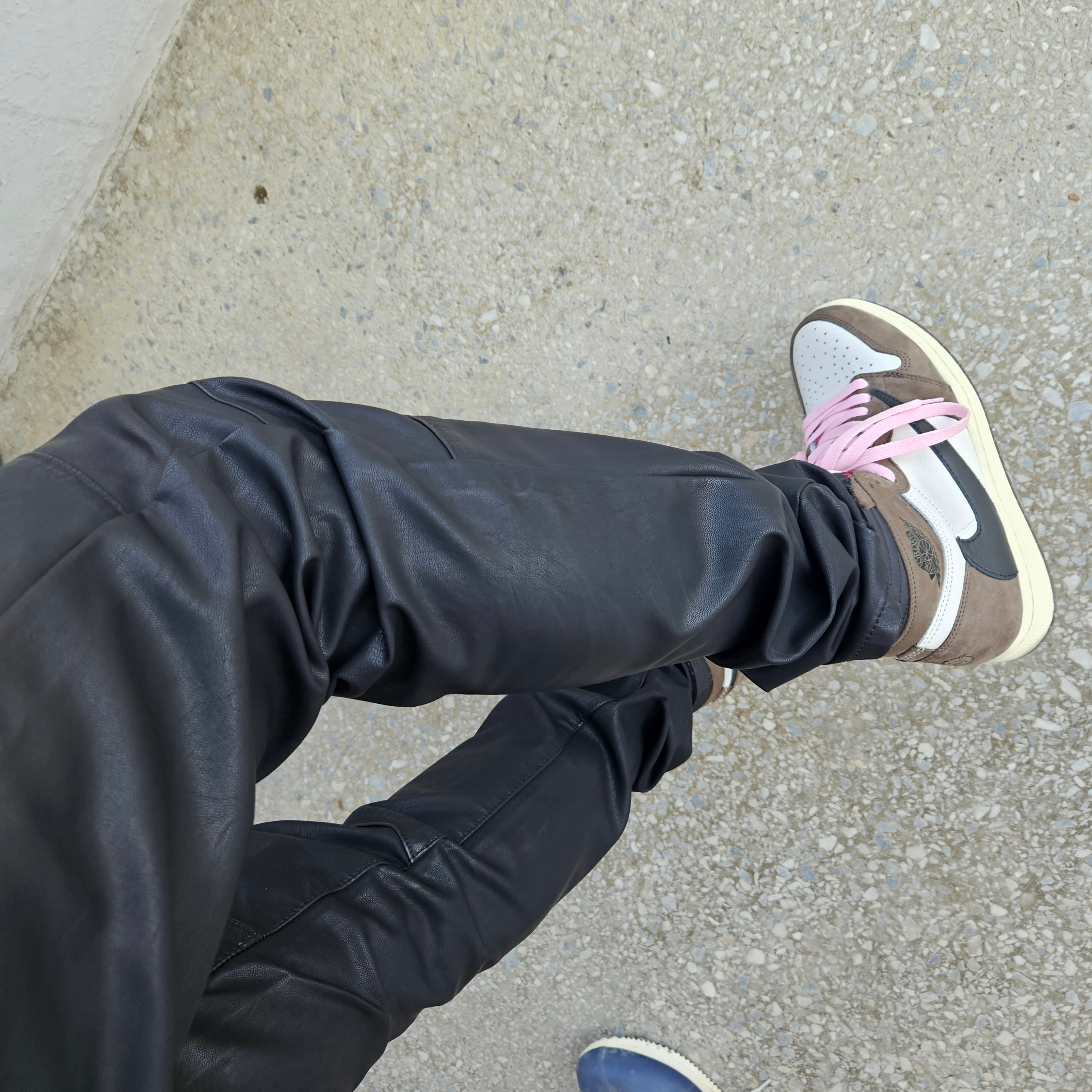 Supreme x Jordan Biggie S/S Top Black - 24FW, Supreme Waxed Ripstop Camp Cap Black - 24FW 착용 스타일 - 2