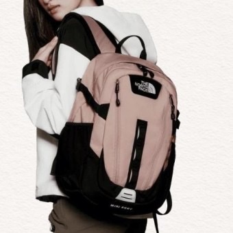 The North Face Mini Shot Pastel Pink 착용 스타일