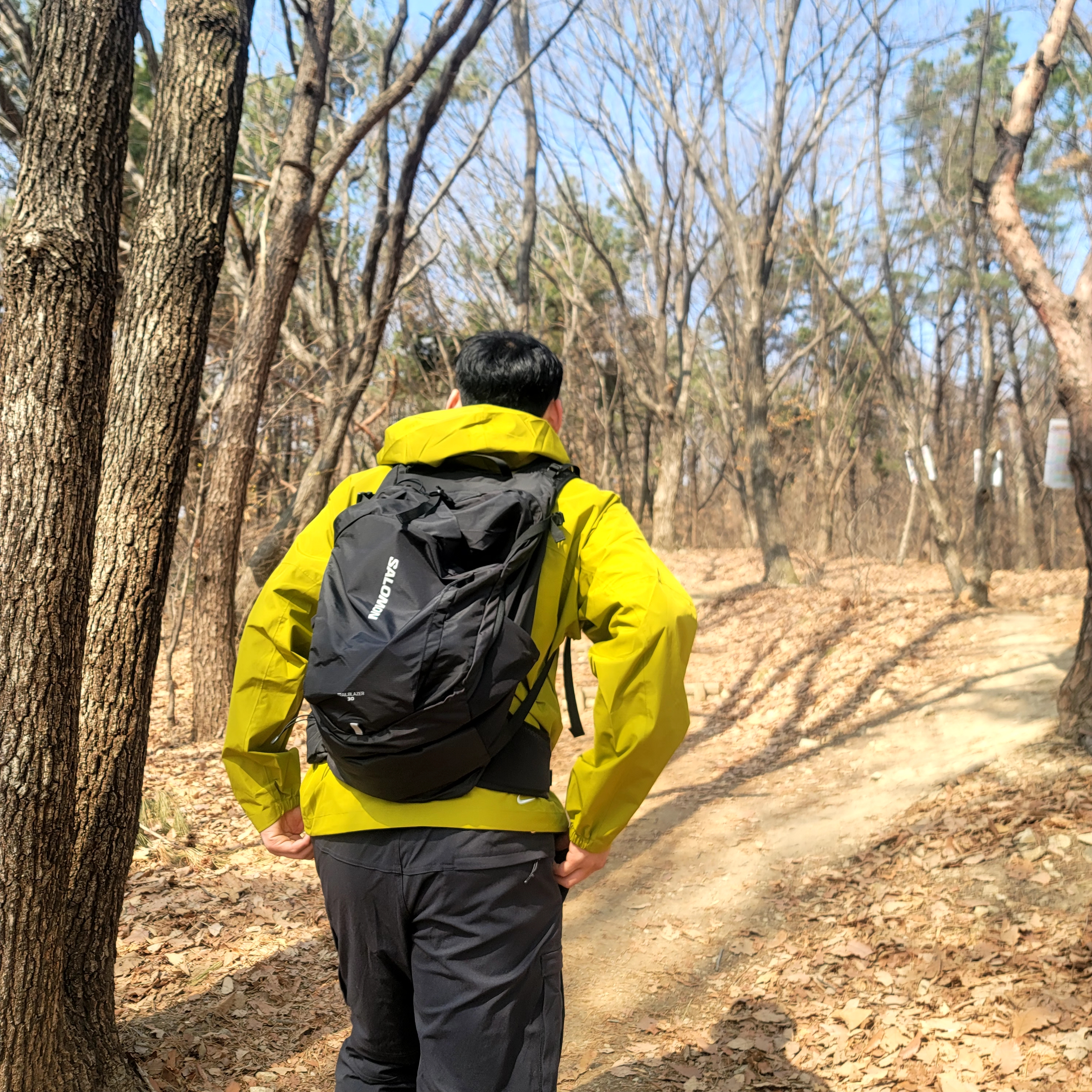 Salomon Trailblazer 30 Black 착용 스타일
