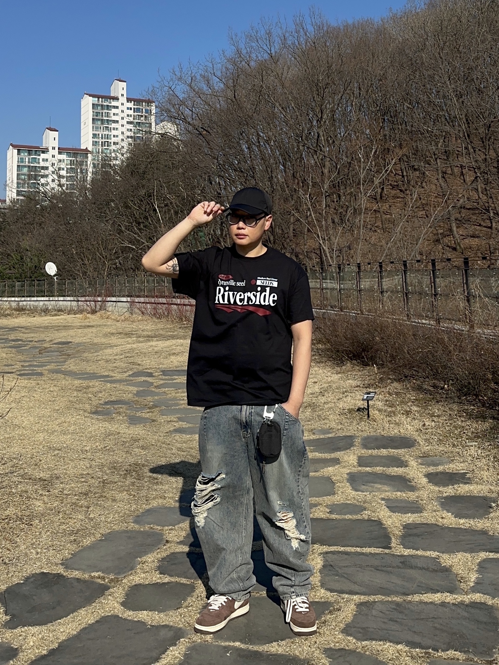 길단 X 이엠이엠 리버사이드 티셔츠 블랙 착용 스타일 - 7