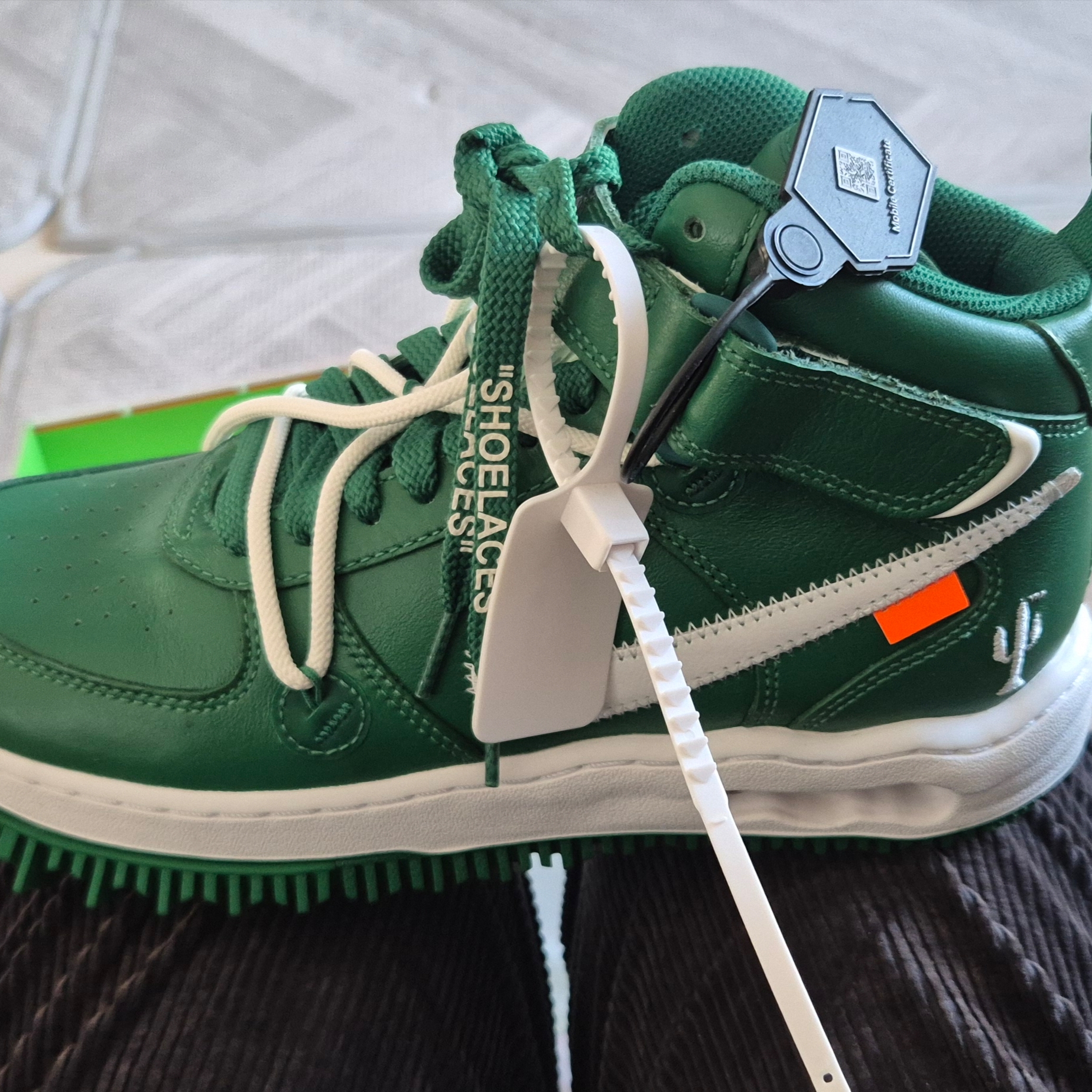 Nike x Off-White Air Force 1 Mid SP Leather Pine Green 착용 스타일 - 1