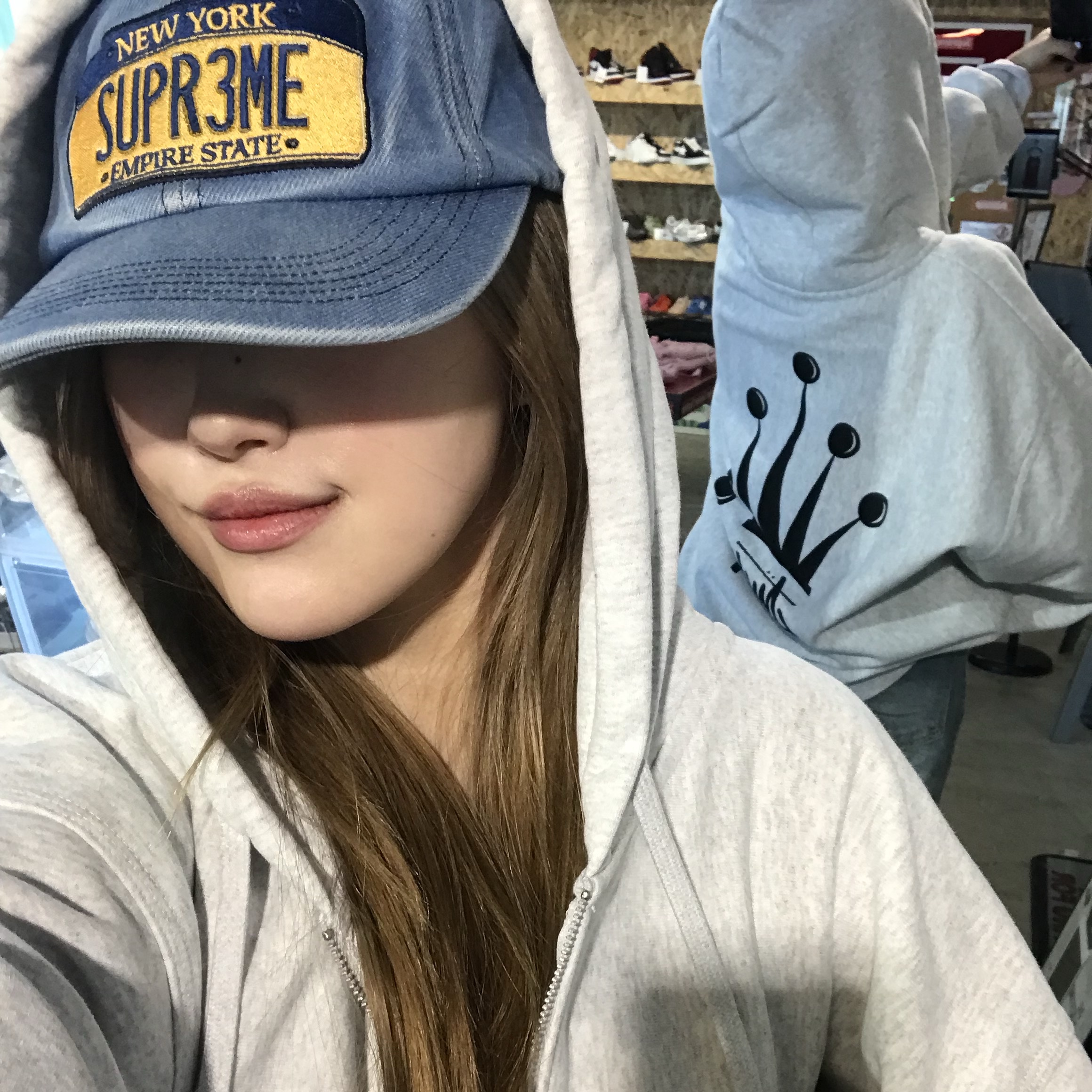 Supreme License Plate 6-Panel Denim - 25SS, Stussy Regal Crown Zip Hoodie Ash Heather 착용 스타일 - 4