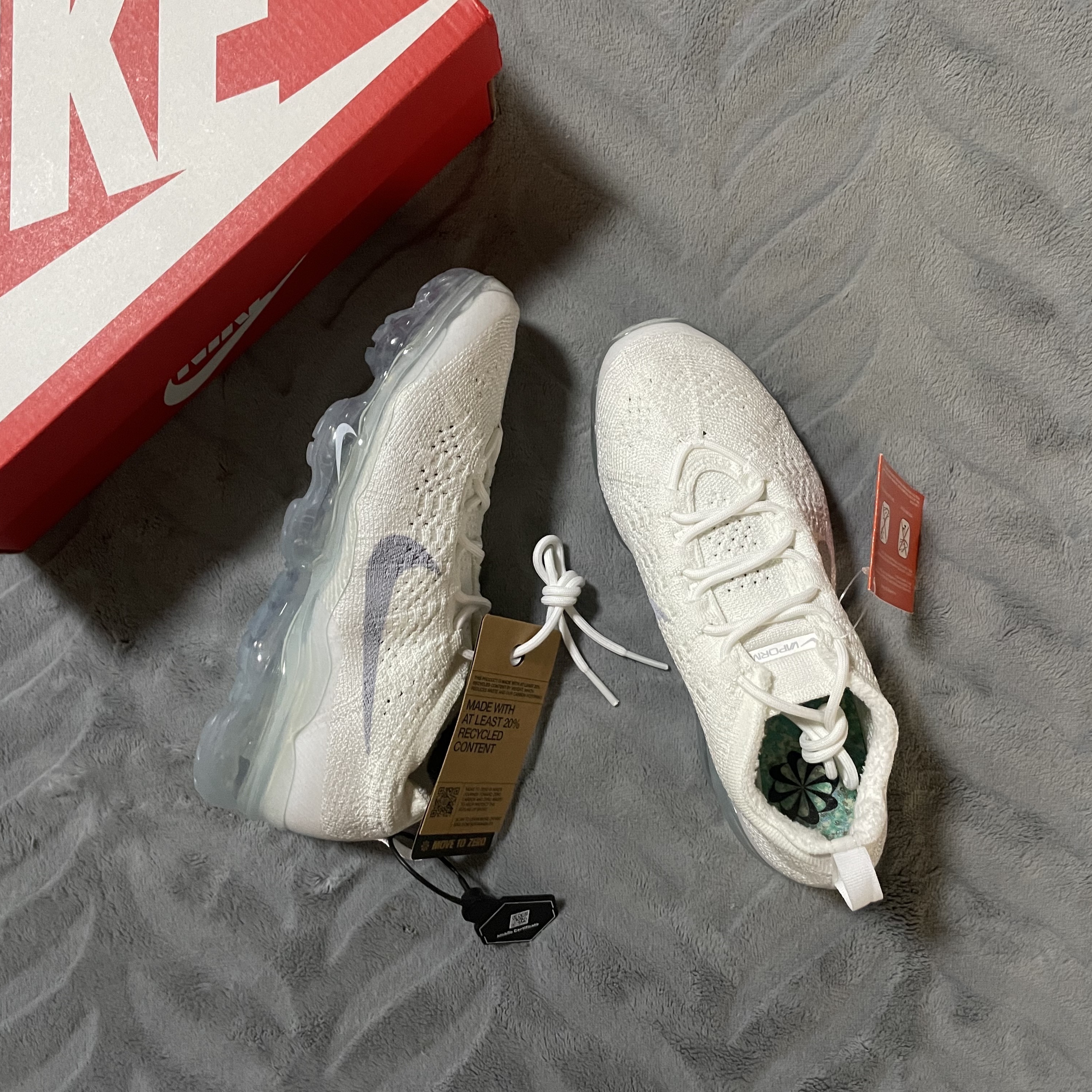 (W) Nike Air Vapormax 2023 Flyknit White 착용 스타일 - 4