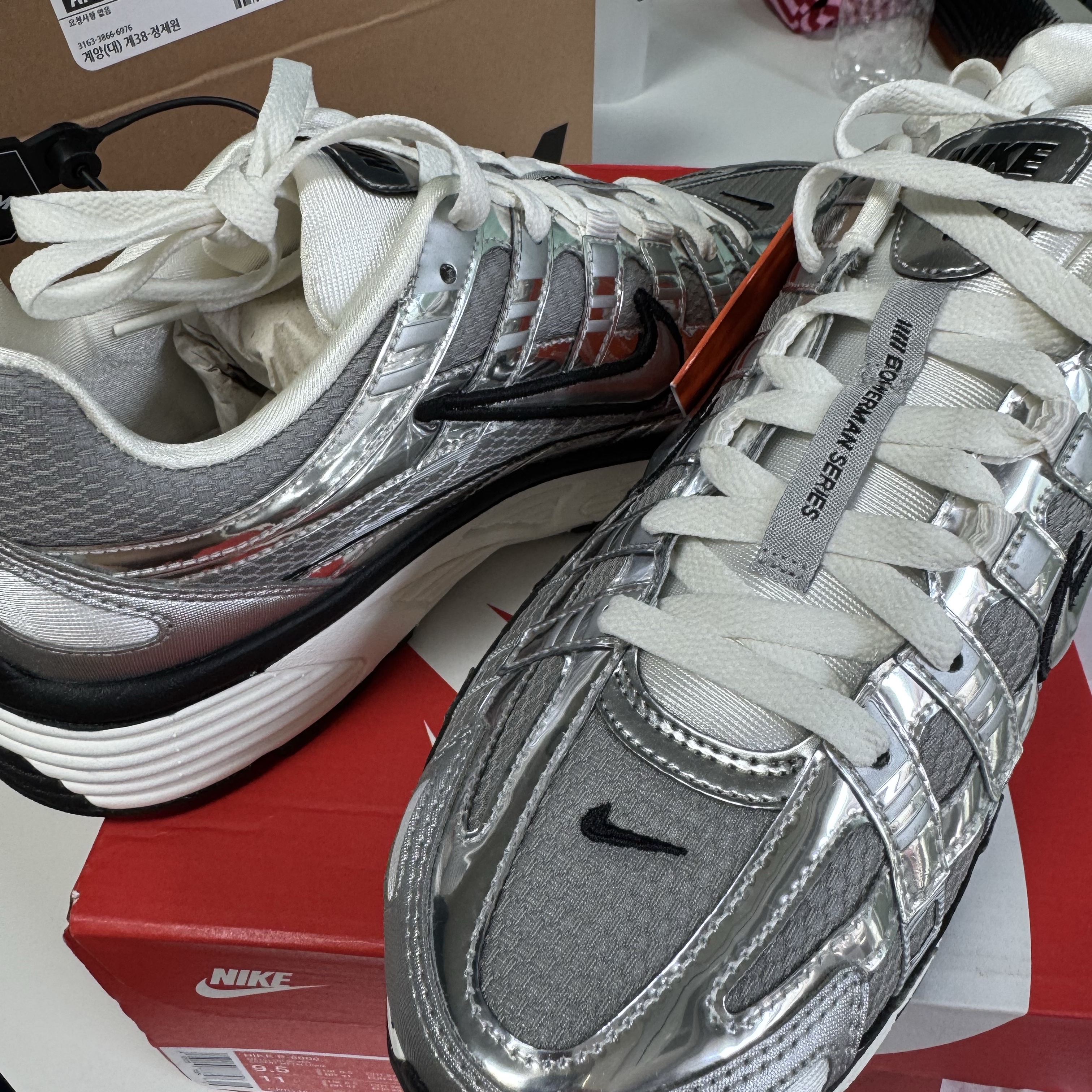 Nike P-6000 Metallic Silver 착용 스타일 - 2