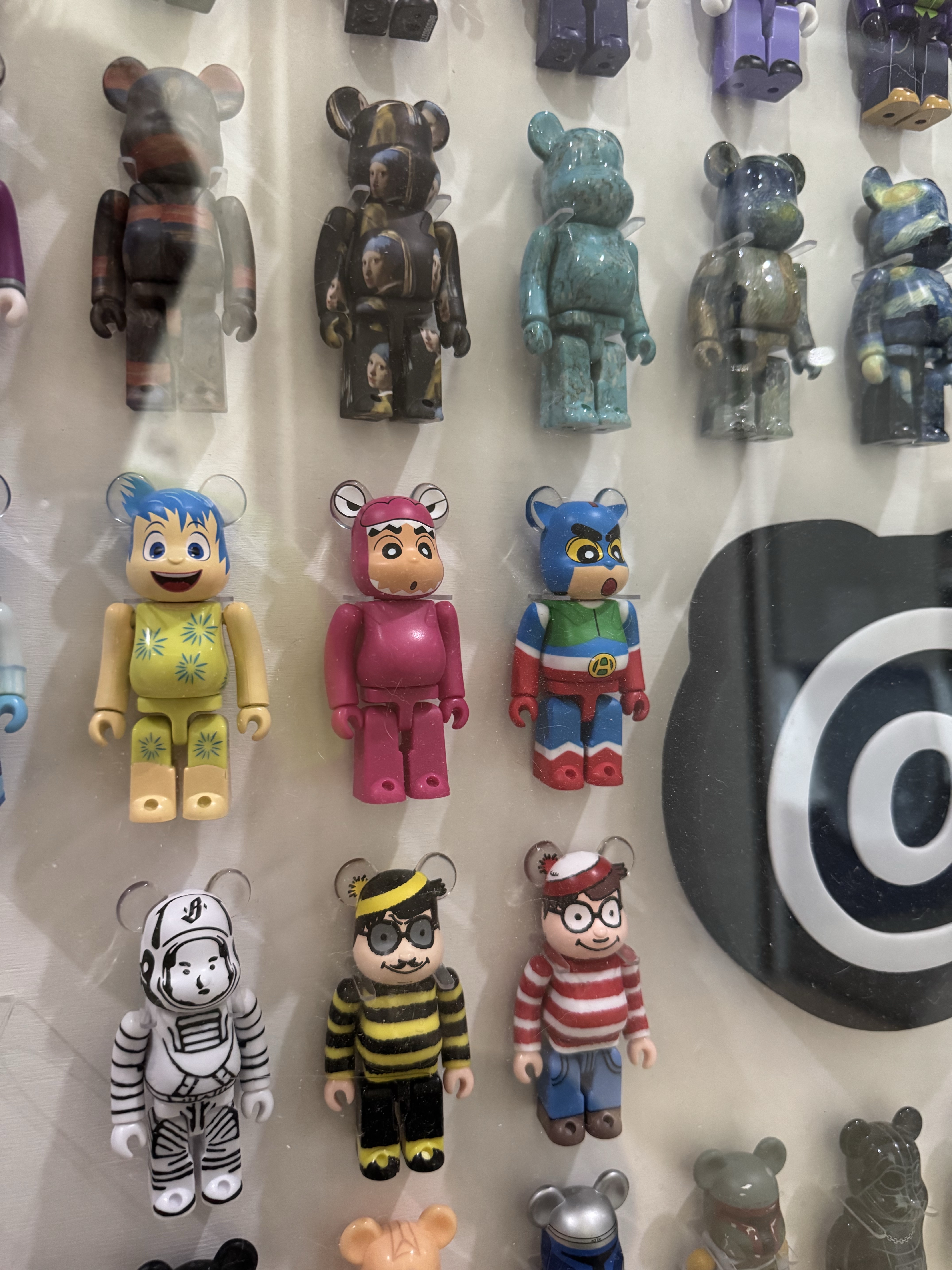 Bearbrick Crayon Shin-chan Crocodile Mountain Shin-chan 2024 Ver. 100% & 400% Set 착용 스타일 - 2
