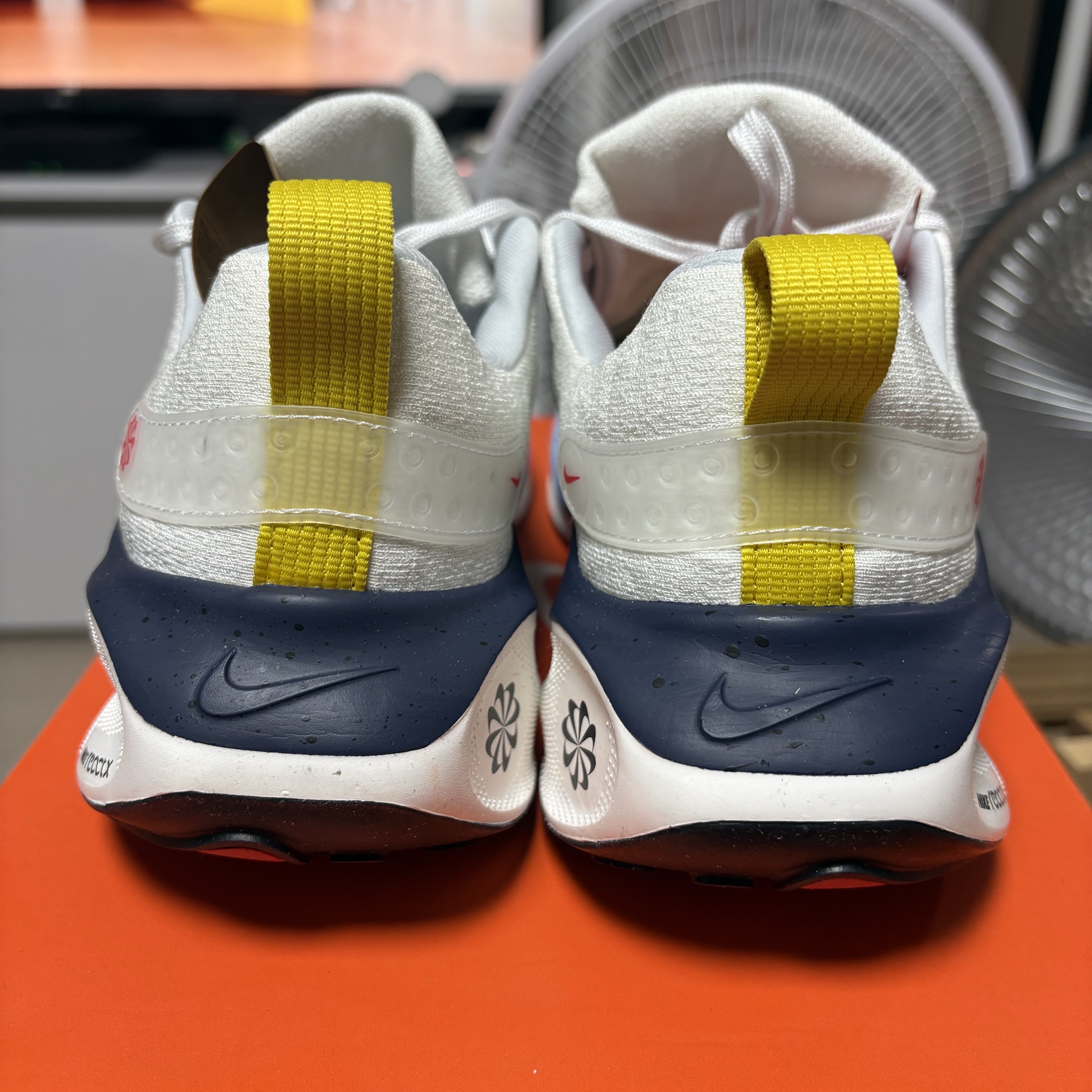 Nike ReactX Infinity Run 4 White Speed Red Speed Yellow Black 착용 스타일 - 5