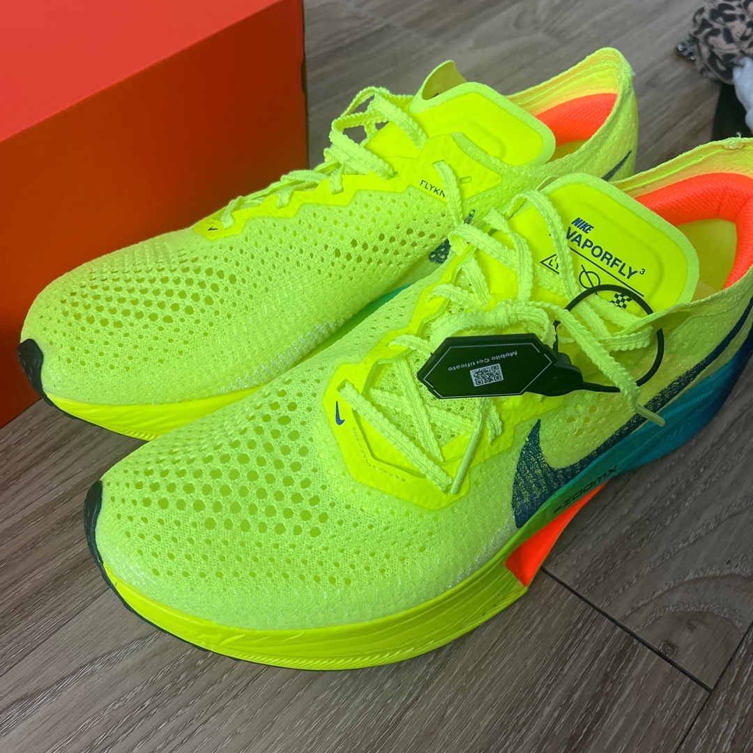 Nike ZoomX Vaporfly Next% 3 Volt Scream Green 착용 스타일