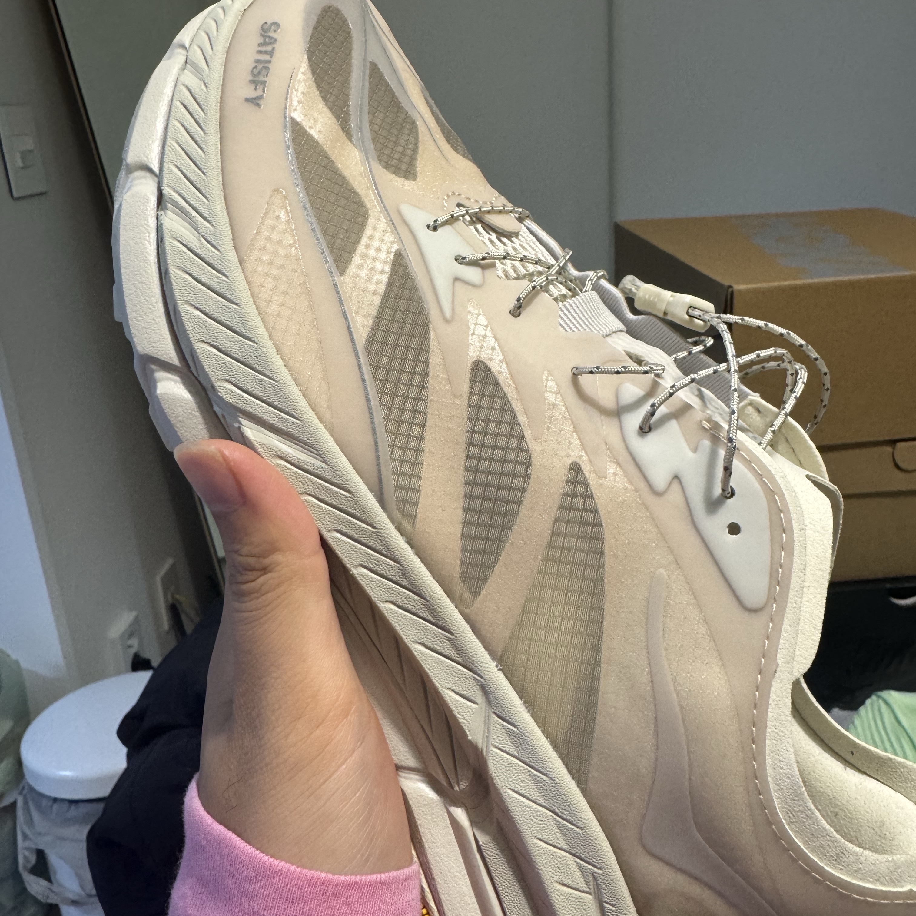 Hoka x Satisfy Mafate Speed 4 Lite Bone 착용 스타일 - 1