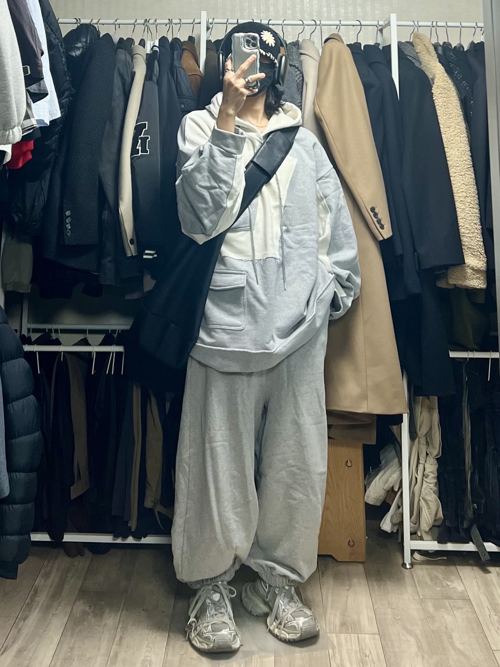 Balenciaga 3XL Sneakers Light Beige 착용 스타일