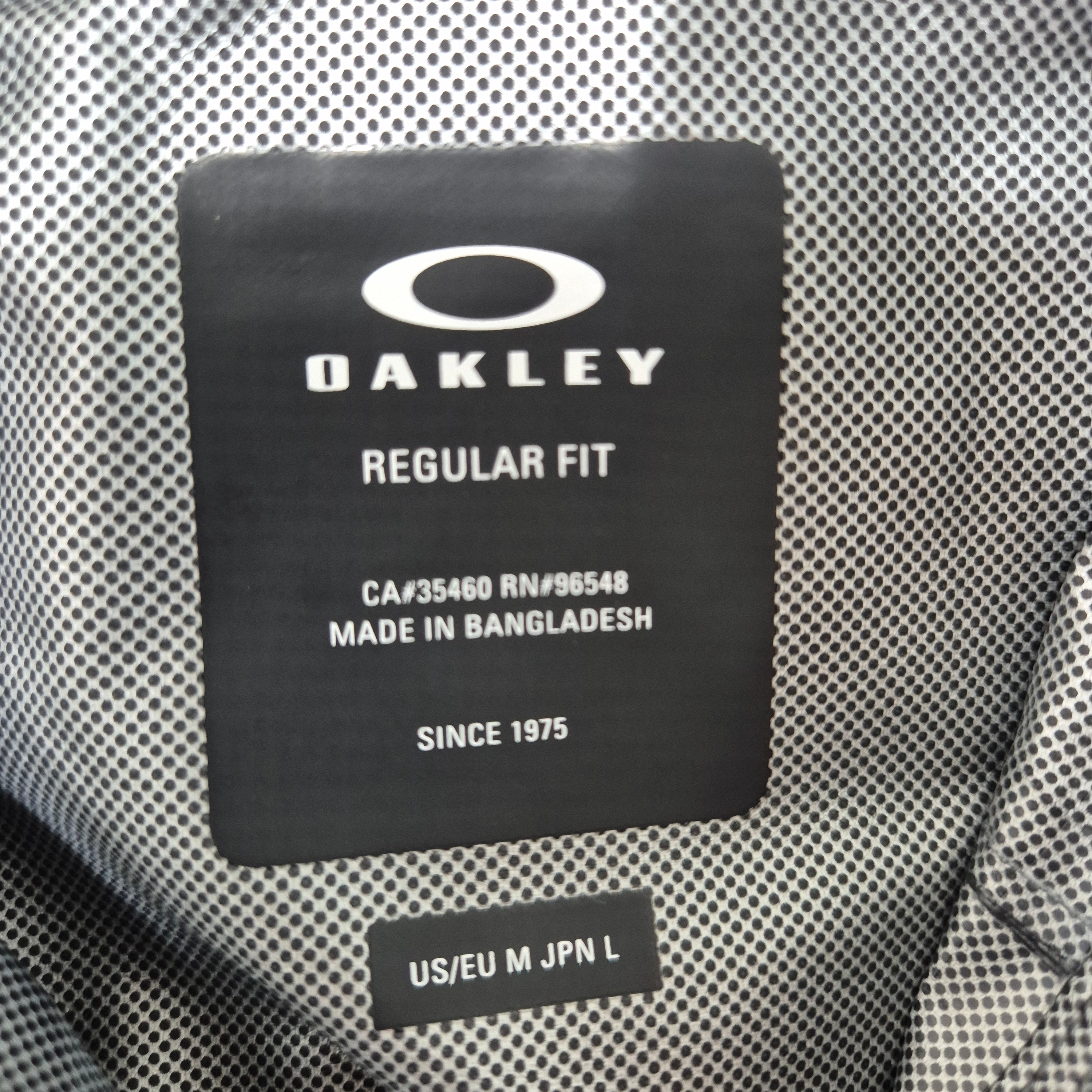 Oakley Elements Shell Jacket 2.0 Blackout 착용 스타일