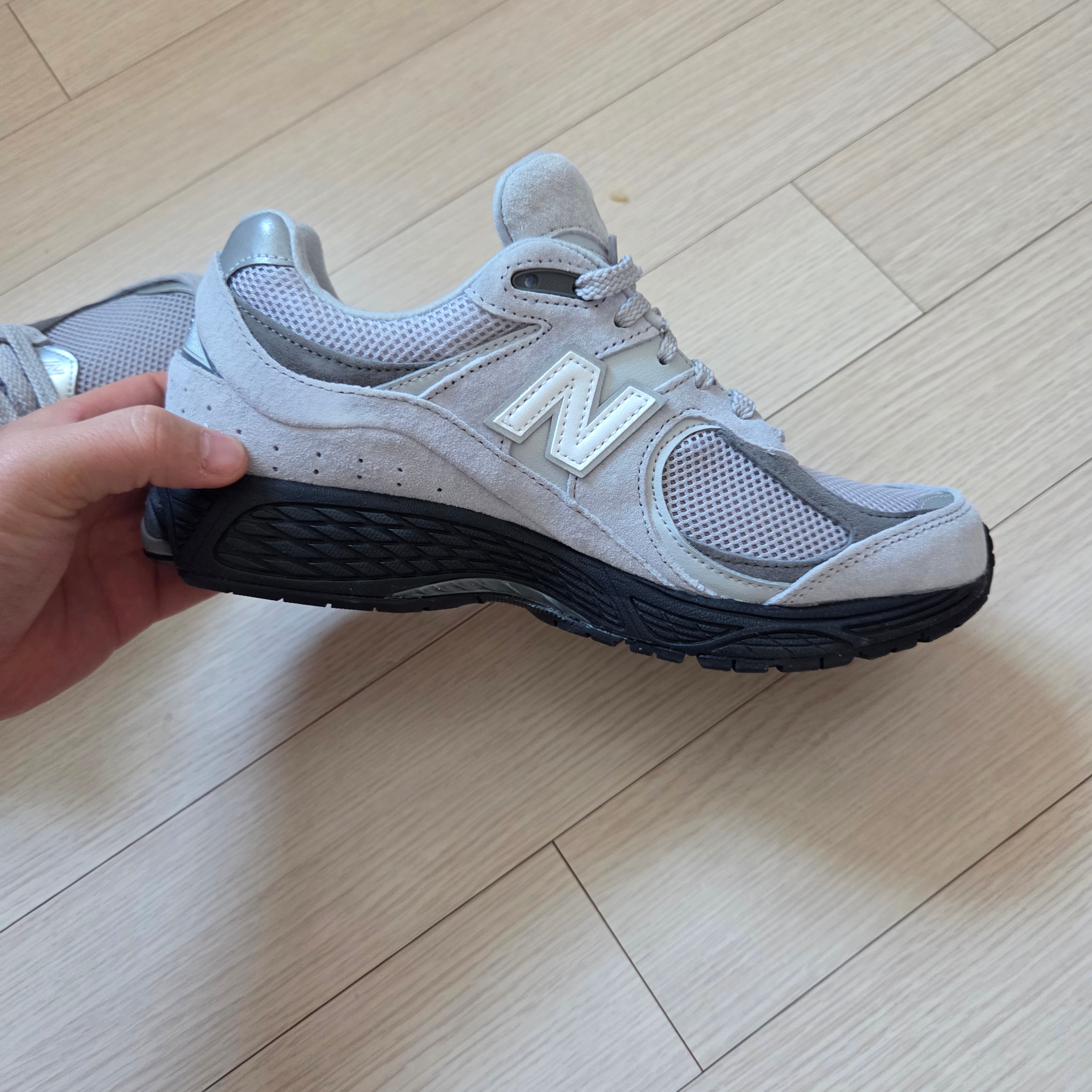 New Balance 2002R Grey Black - JD Sports Exclusive 착용 스타일 - 3