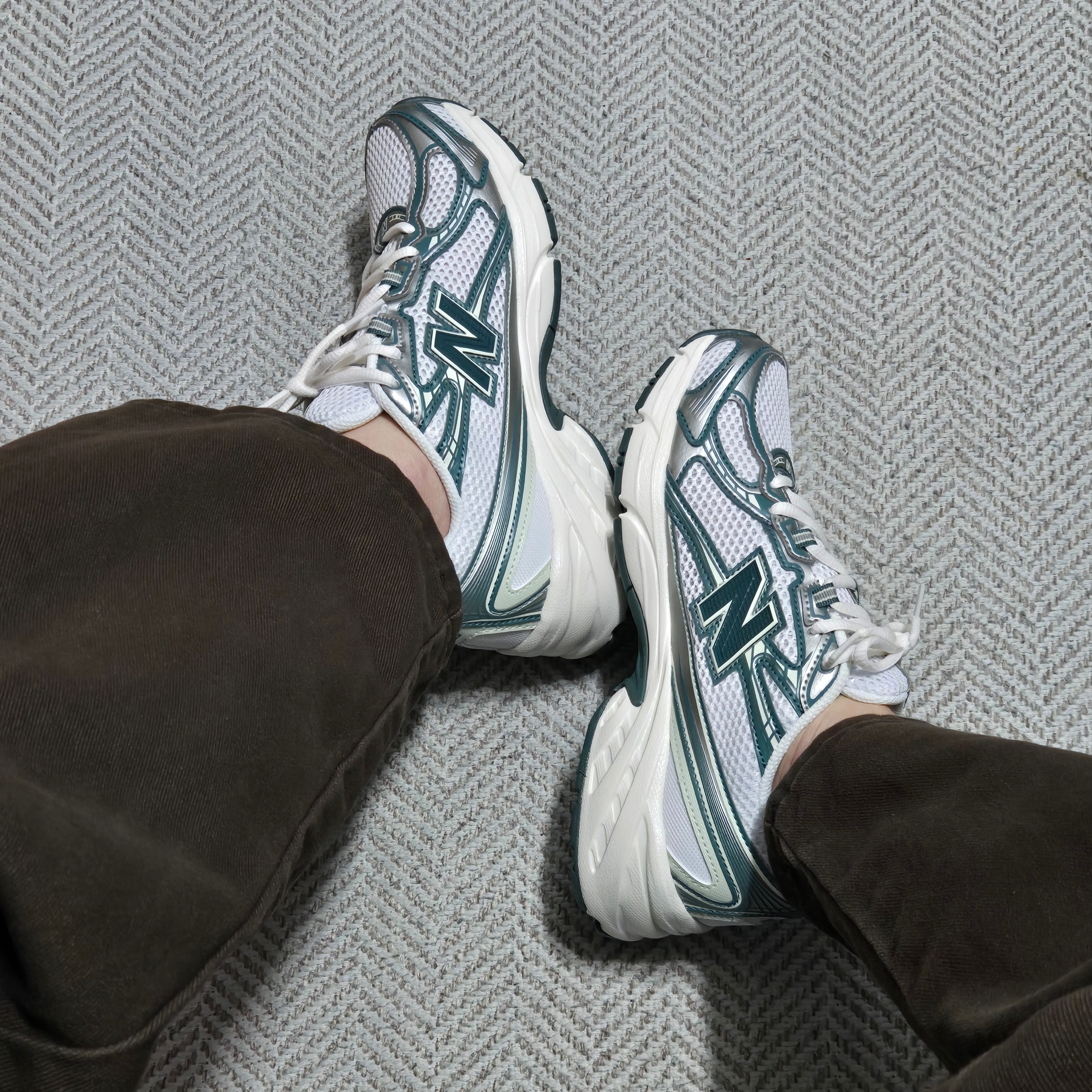 New Balance 740v2 White Marsh Green 착용 스타일 - 1
