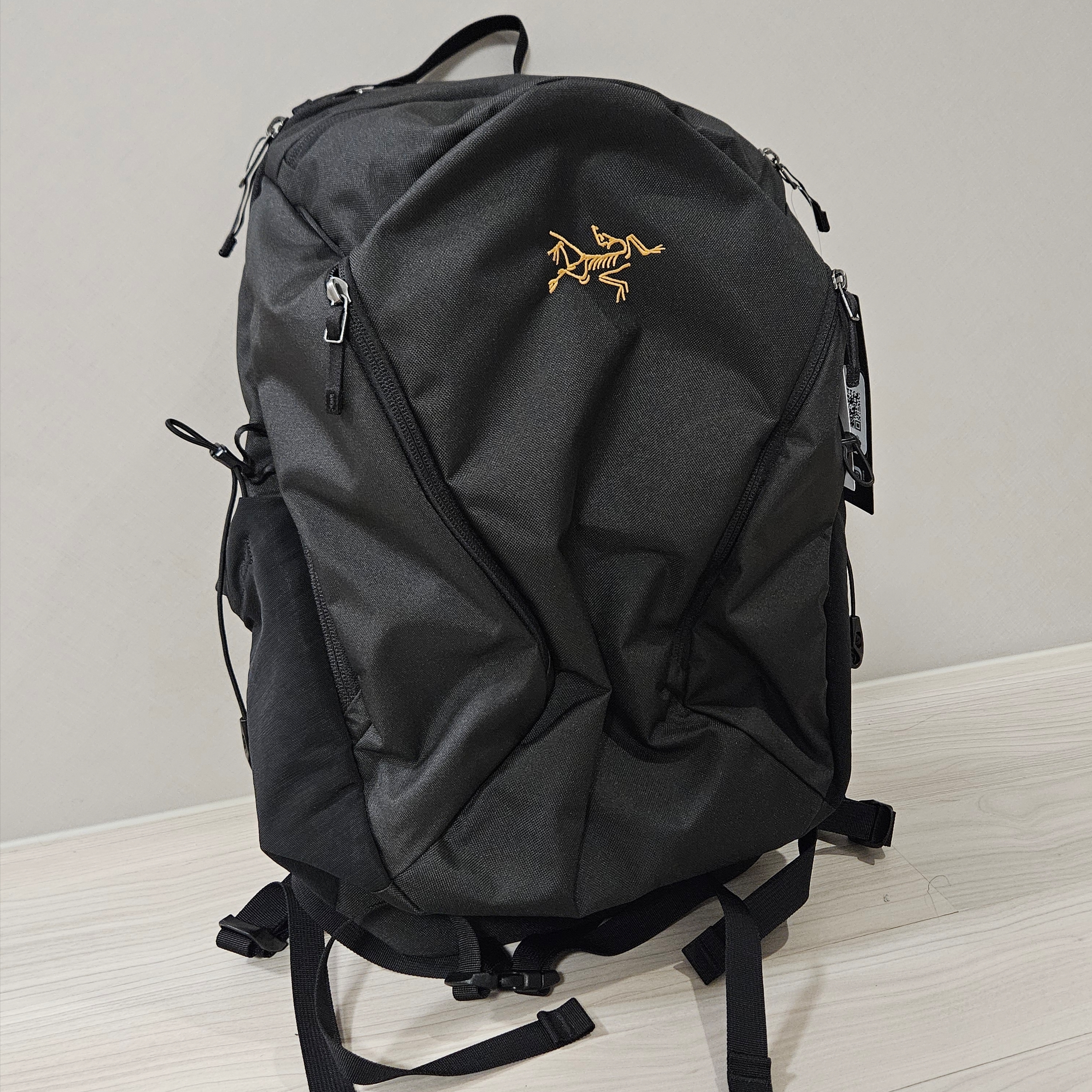 Arc'teryx Mantis 26 Backpack Black 착용 스타일