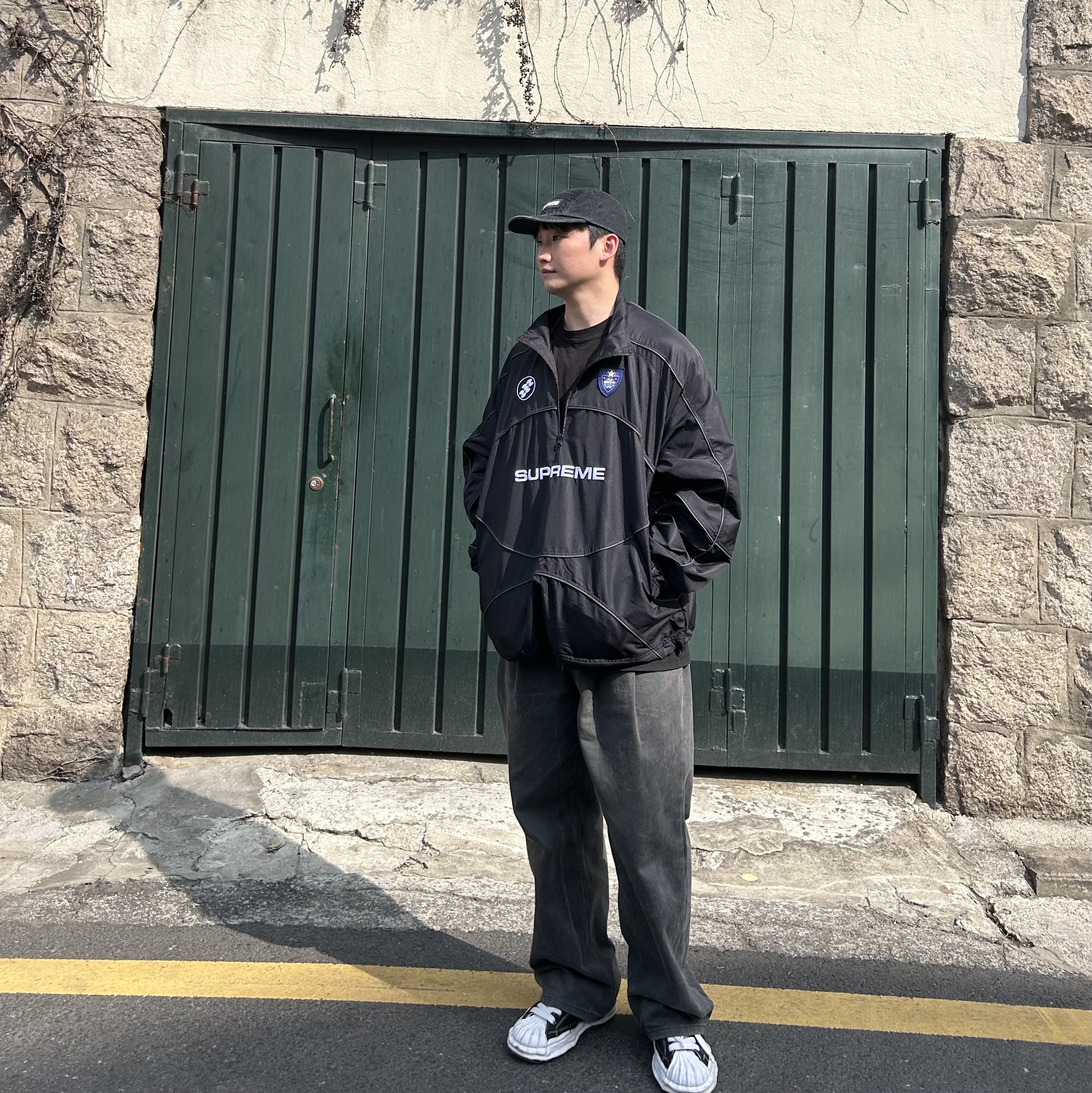 Supreme Denim Camp Cap Black - 24SS, Supreme Reflective Piping Pullover Black - 24FW 착용 스타일 - 1