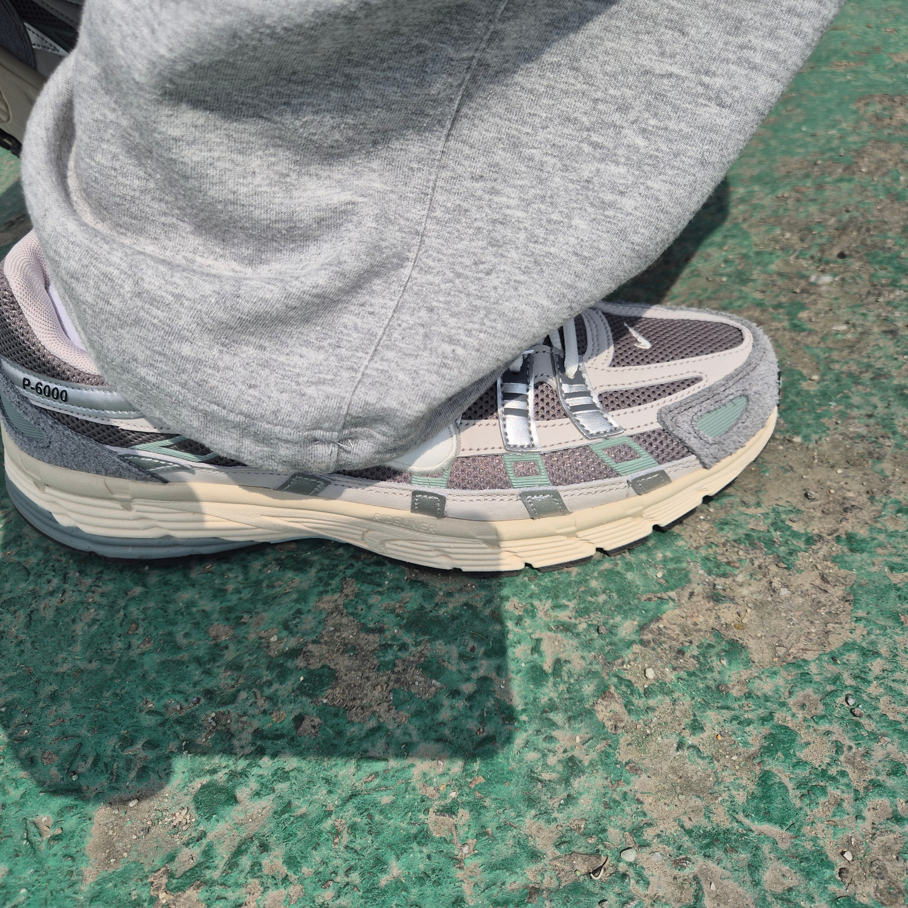 Nike P-6000 Flat Pewter Light Iron Ore 착용 스타일 - 2