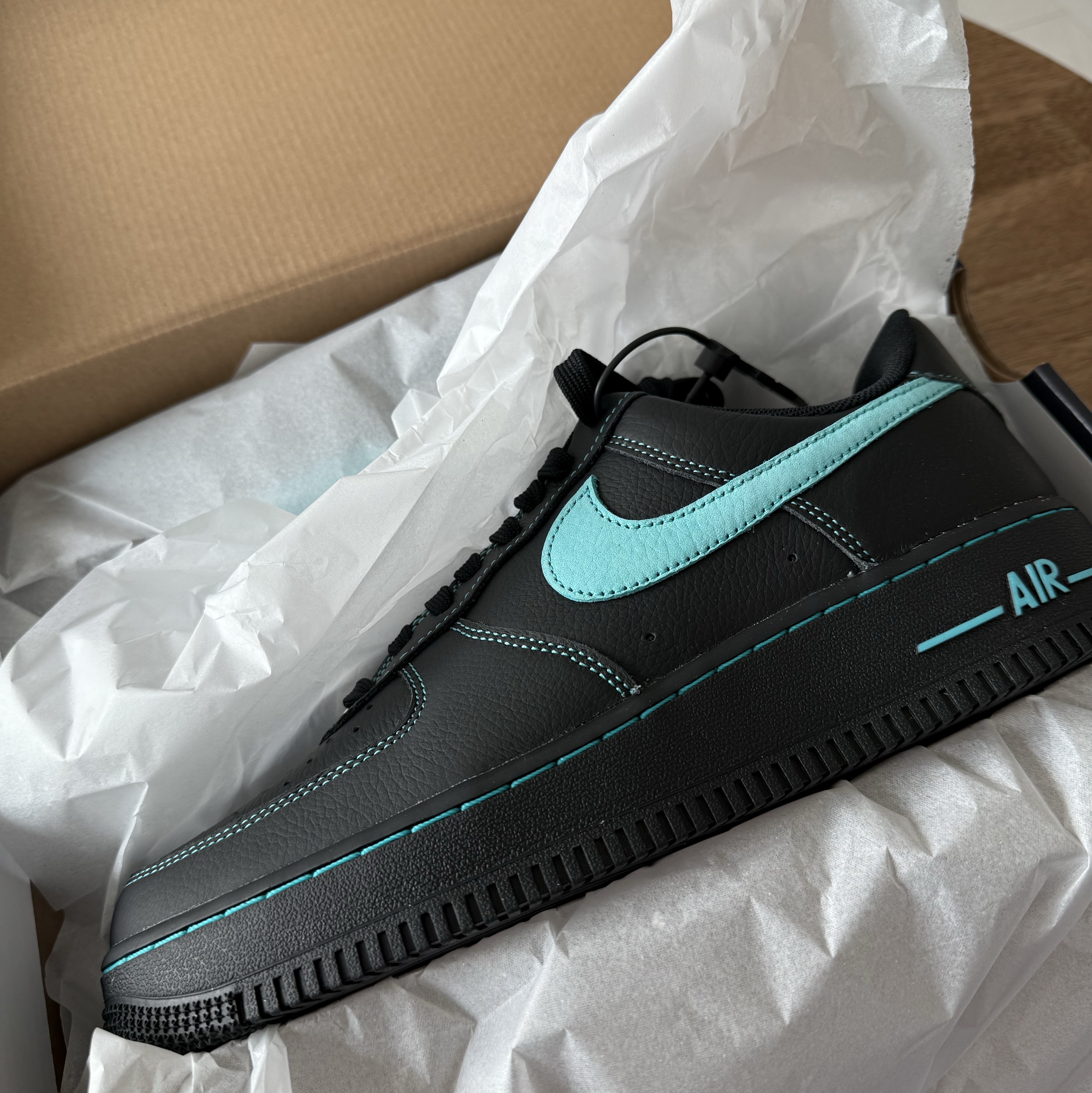 Nike Air Force 1 Low Black Aurora Green 착용 스타일 - 1