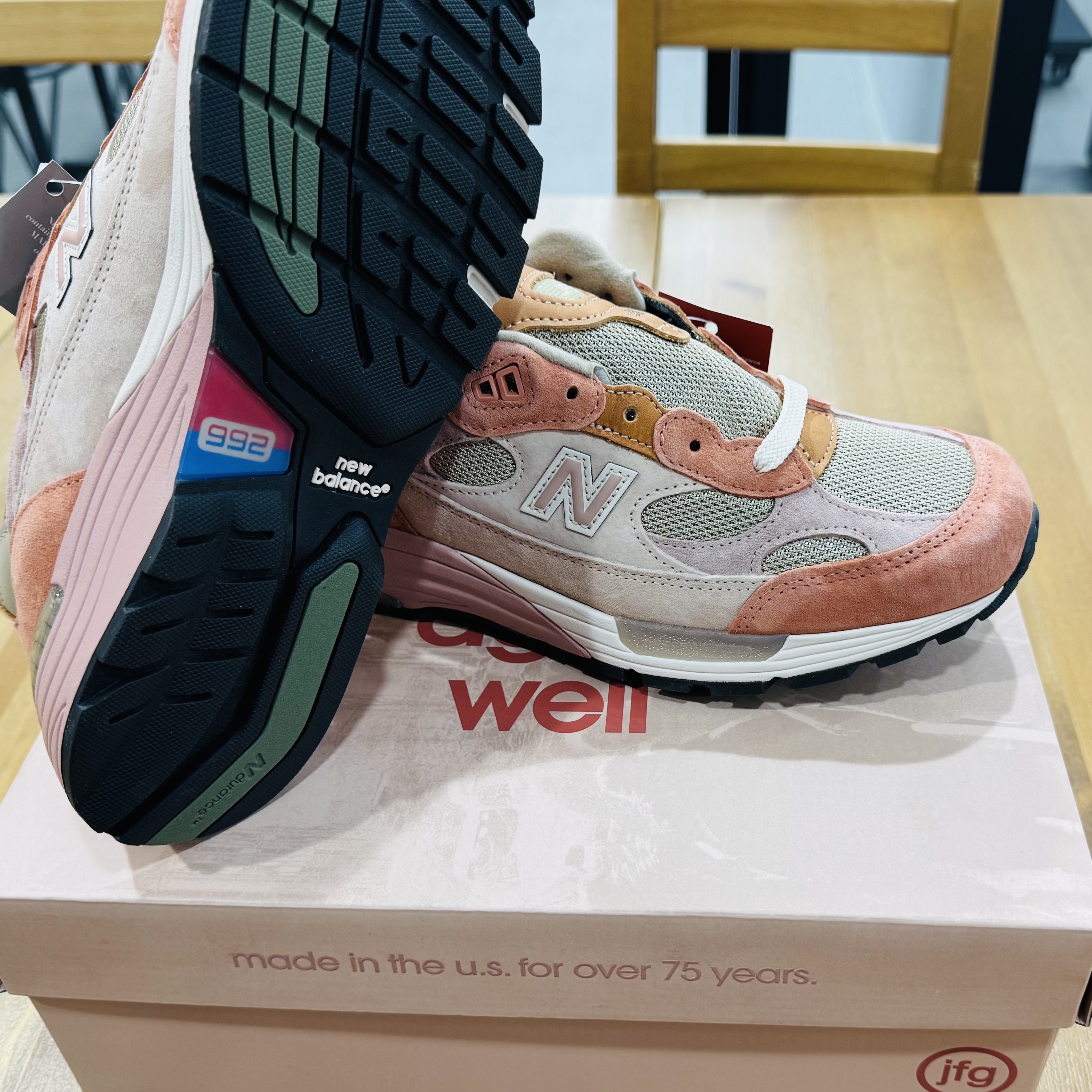 New Balance x Joe Freshgoods 992 Made in USA Aged Well 착용 스타일 - 2
