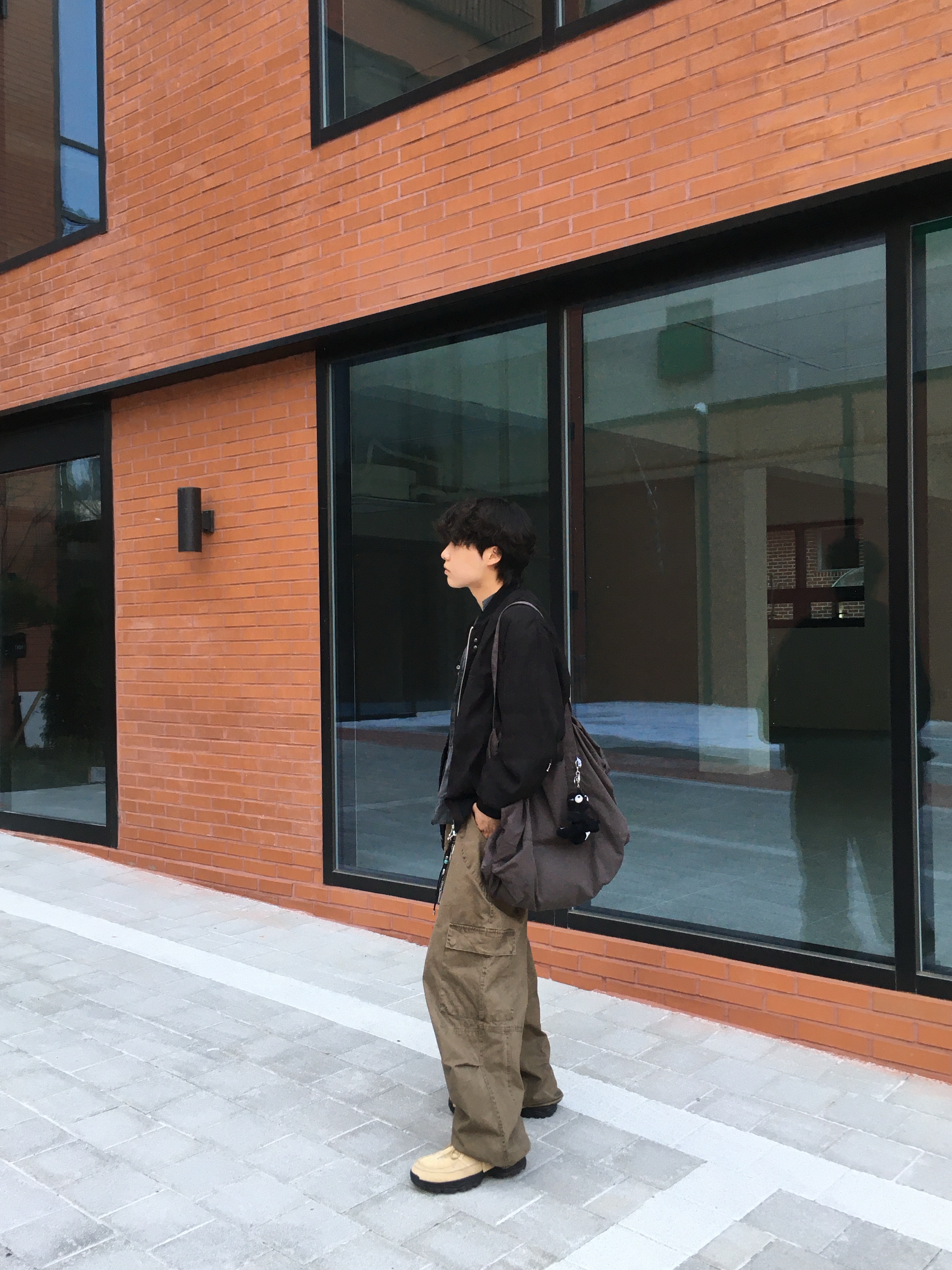 [KREAM 단독] Millo Archive X Negative Three Crescendo Desert Boots Beige 착용 스타일 - 2