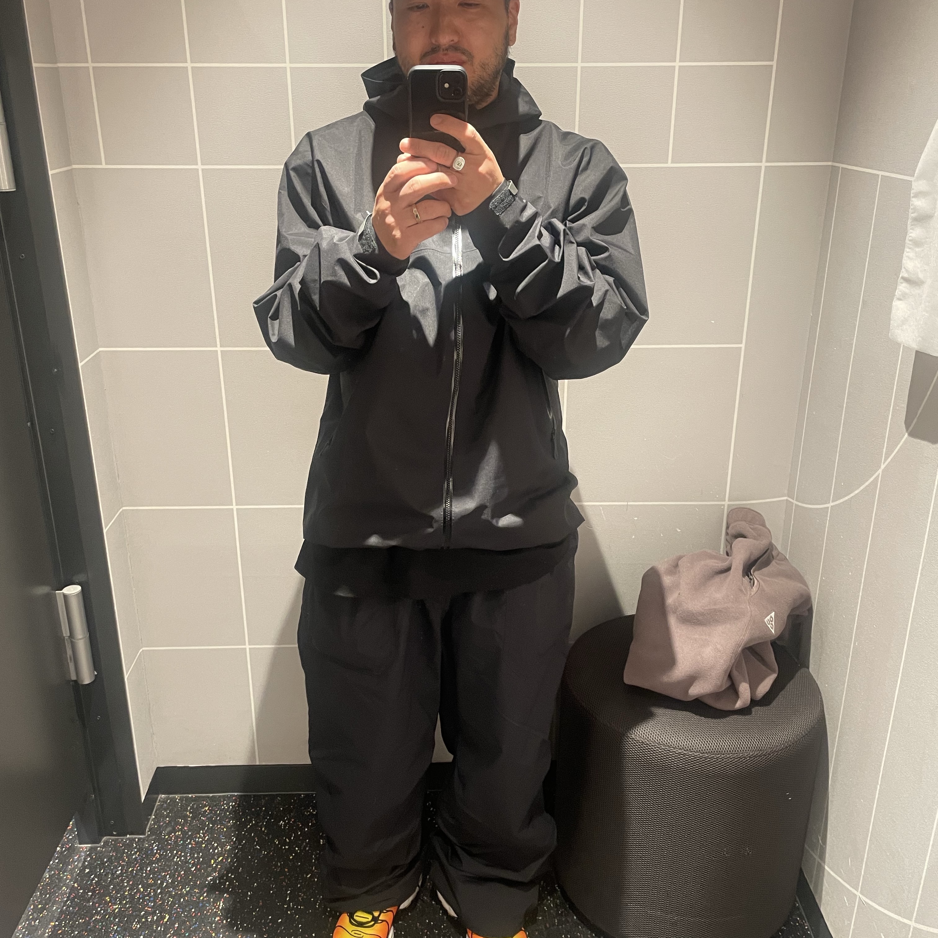 Arc'teryx Beta Jacket Black 착용 스타일