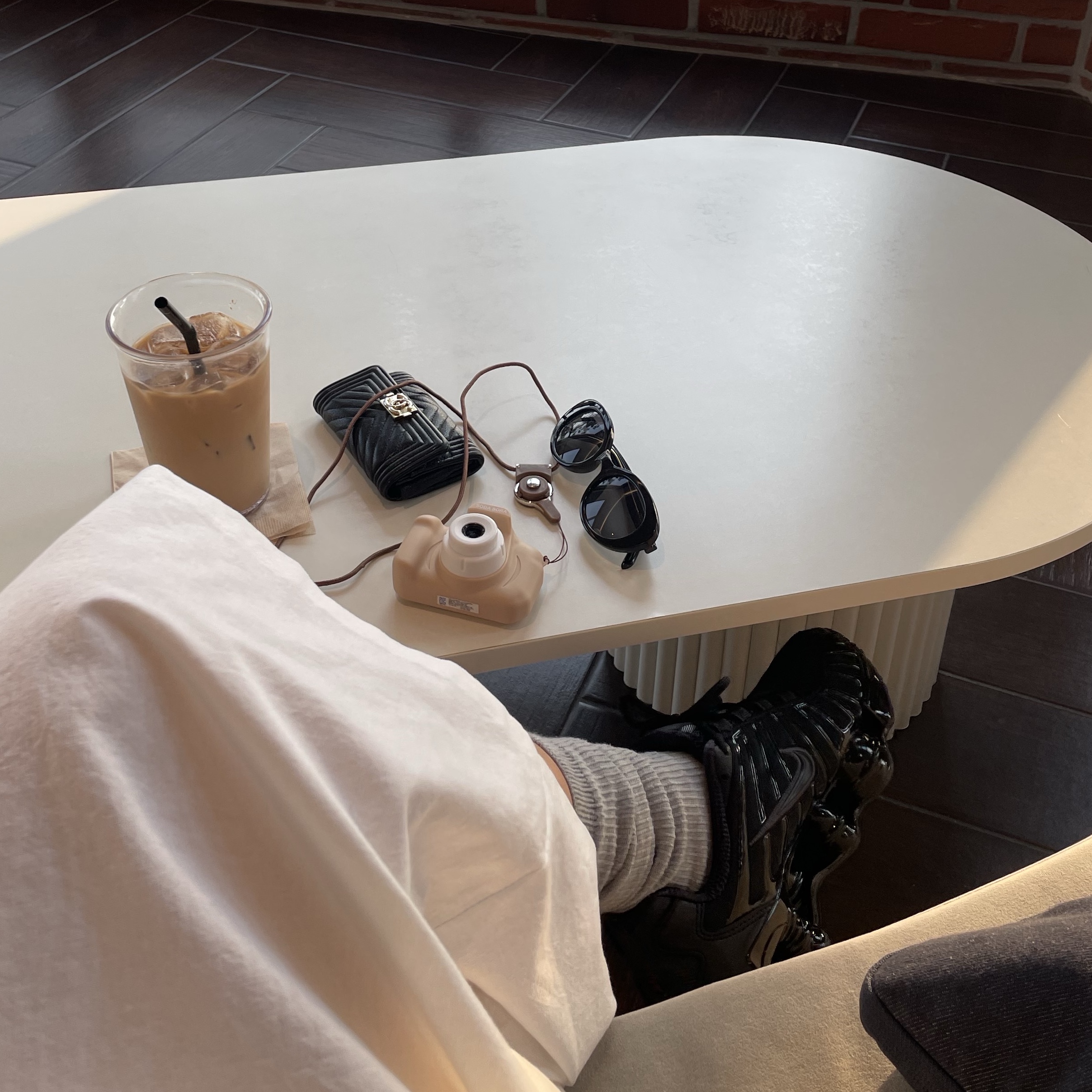 (W) Nike Shox TL Black and Max Orange 착용 스타일