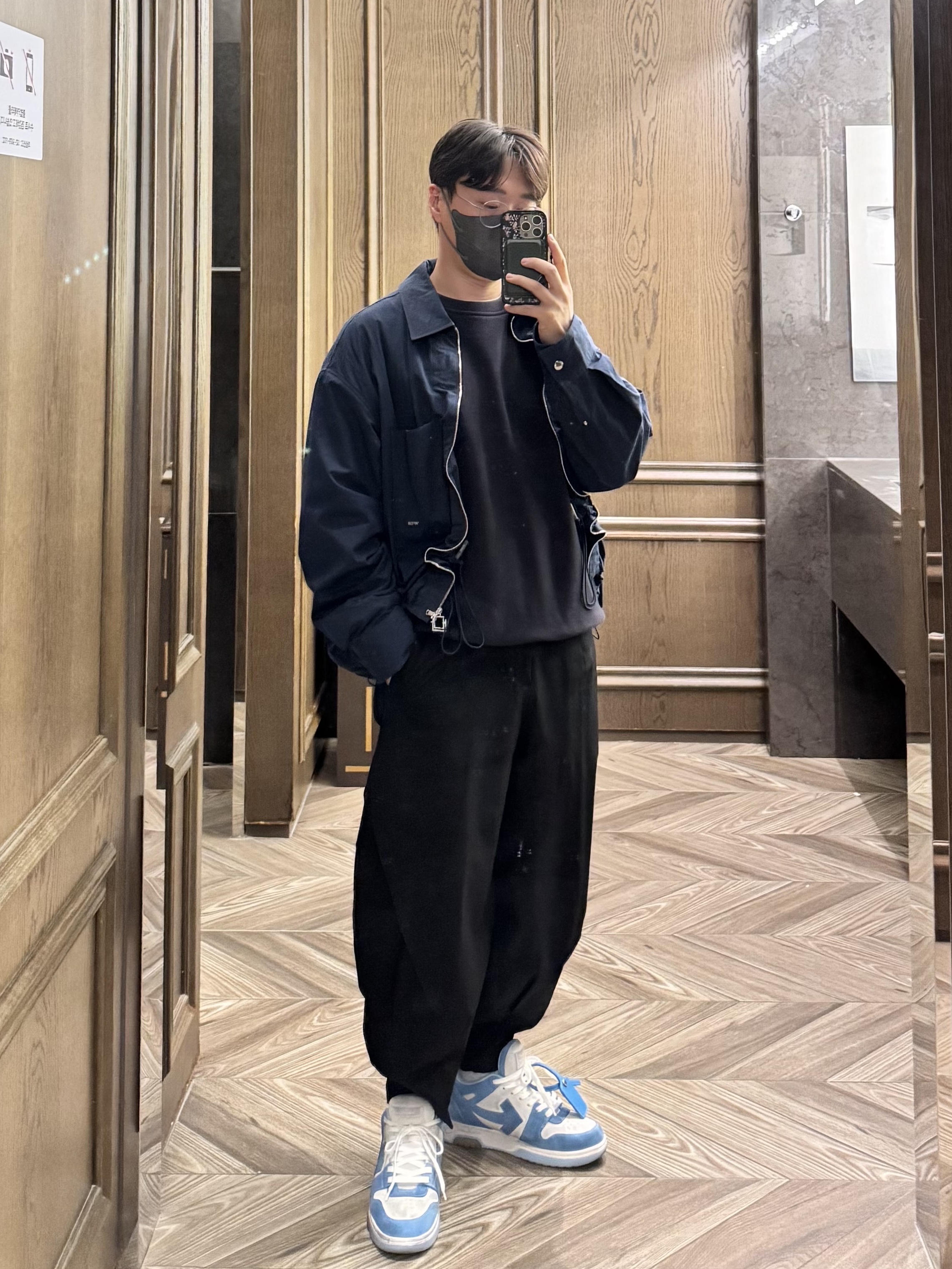Wooyoungmi 3D Flower Back Logo Sweatshirt Navy - 24FW, Off-White Out of Office OOO Sneakers Suede Blue White - 22SS 착용 스타일 - 2