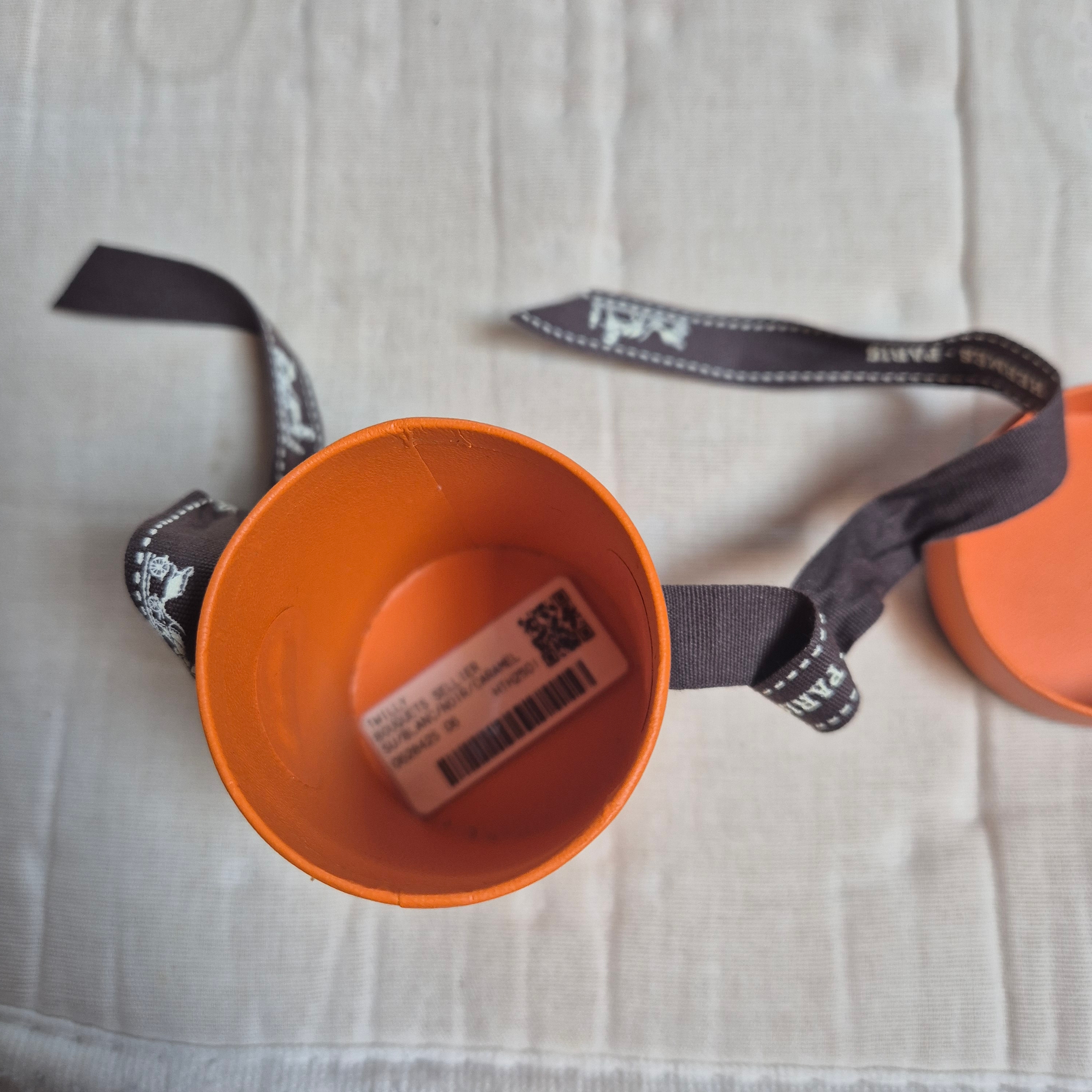 (W) Hermes Bouquets Sellier Twilly Blanc Noir Caramel 착용 스타일 - 1