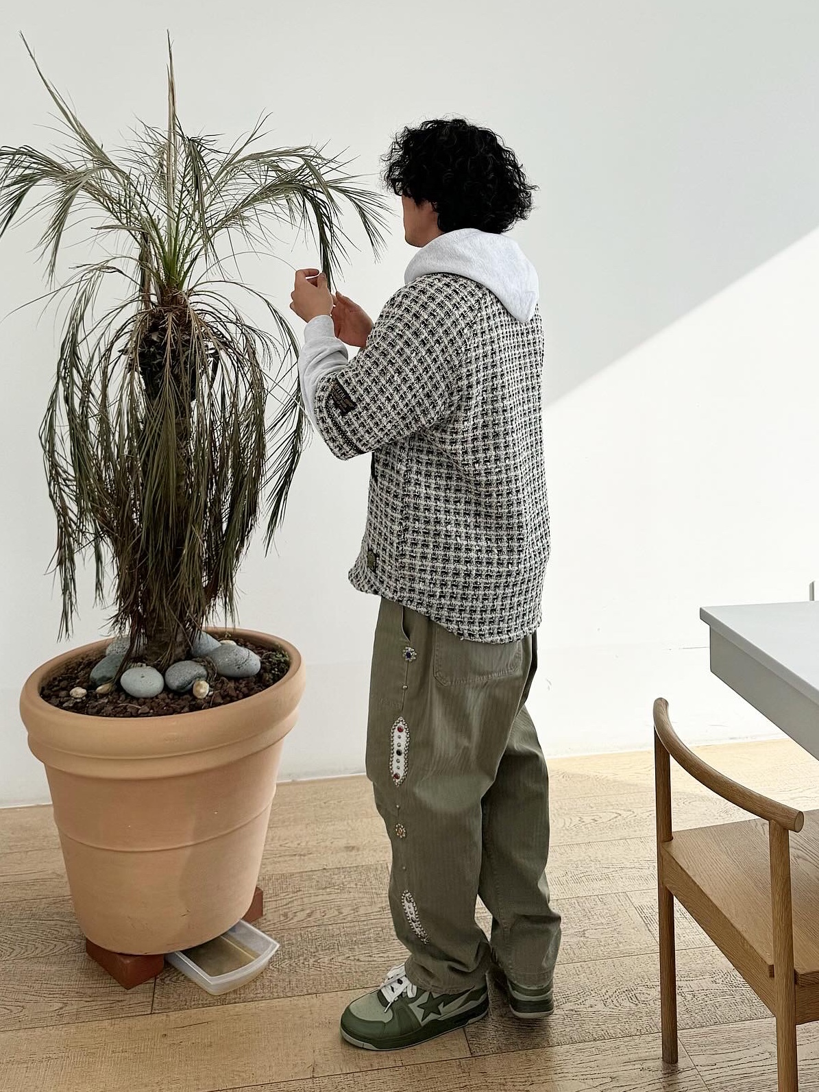 Kapital Fancy Tweed Great Kountry Baseball Shirt White, Kapital Sulfurized Herringbone Easy Baker Pants Studs Remake Khaki 착용 스타일 - 2