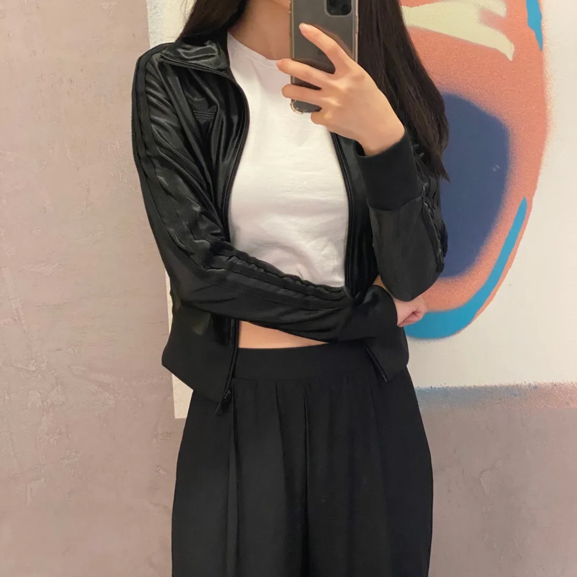 (W) Adidas Firebird Fitted Track Top Black - KR Sizing, Adidas Faux Leather Adicolor 3S Loose Firebird Tracksuit Jacket Black - KR Sizing 착용 스타일 - 2