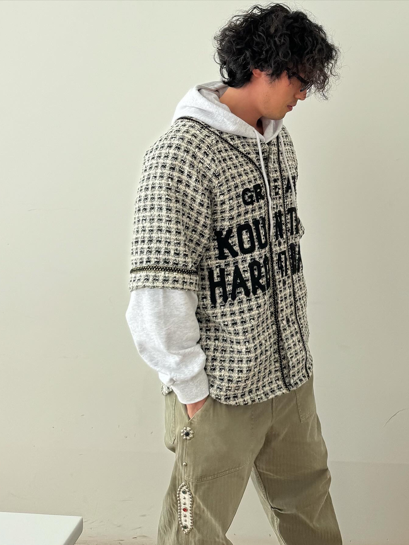 Kapital Fancy Tweed Great Kountry Baseball Shirt White, Kapital Sulfurized Herringbone Easy Baker Pants Studs Remake Khaki 착용 스타일 - 1